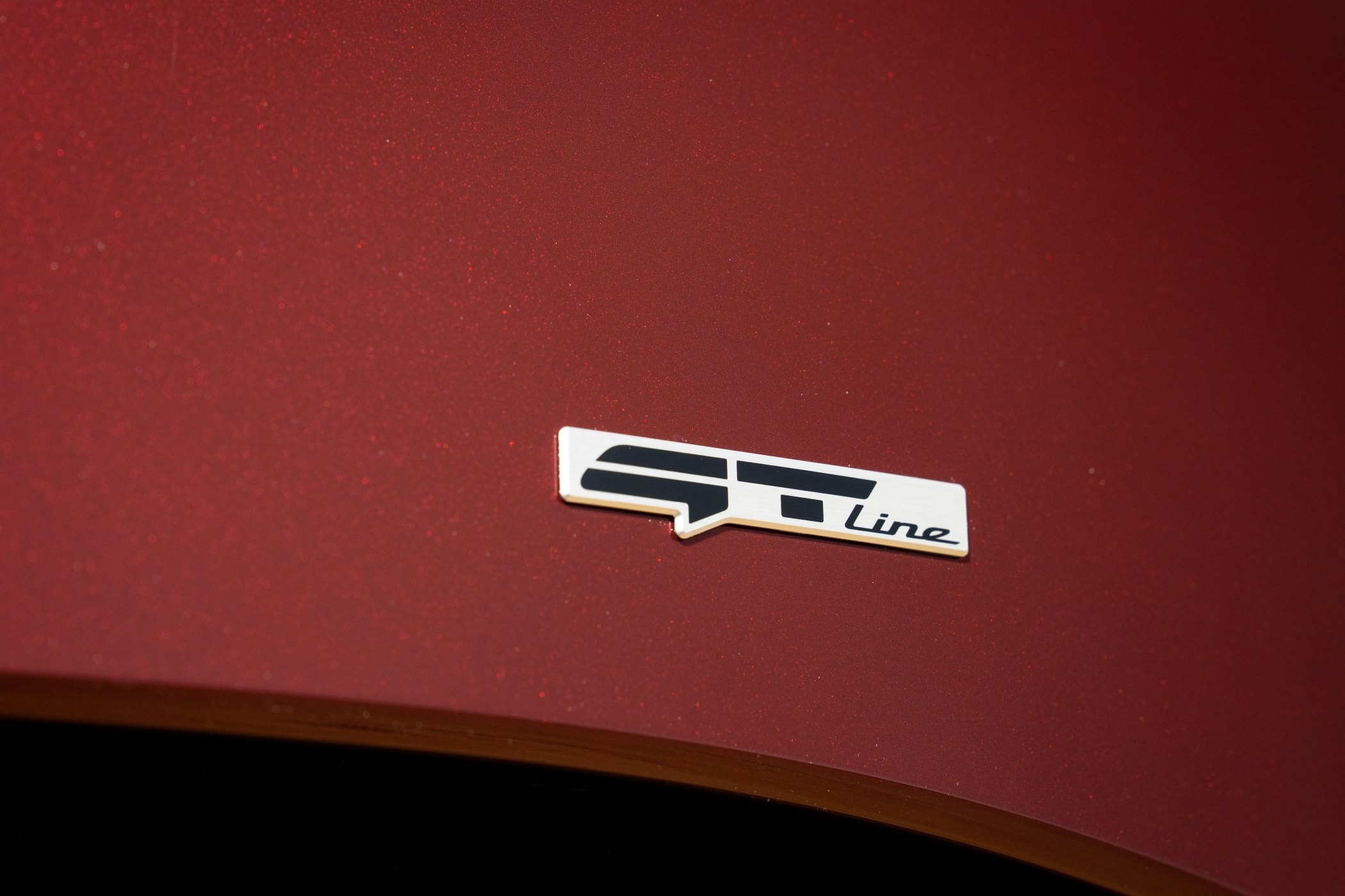 Logotipo Sportage, símbolo de una SUV moderna y confiable.