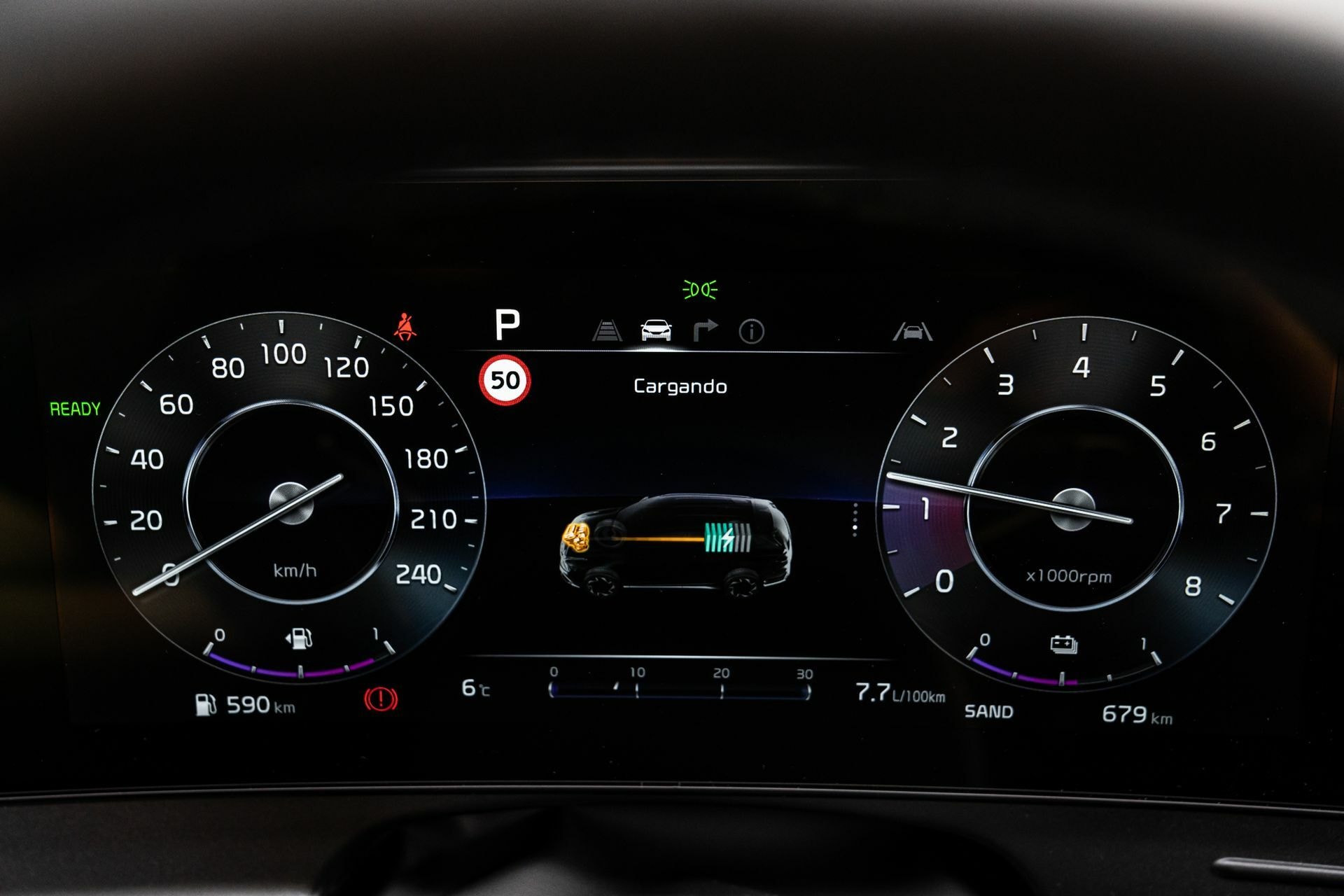 Pantalla del Sportage que muestra el estado de carga de la batería híbrida.