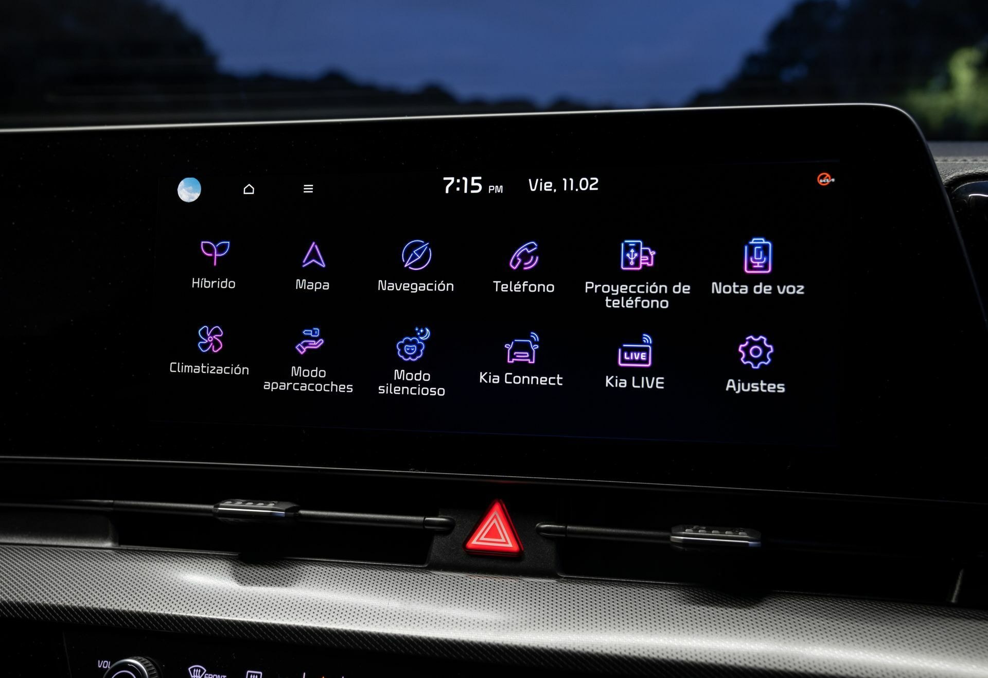 Pantalla multimedia Kia Sportage con menú principal