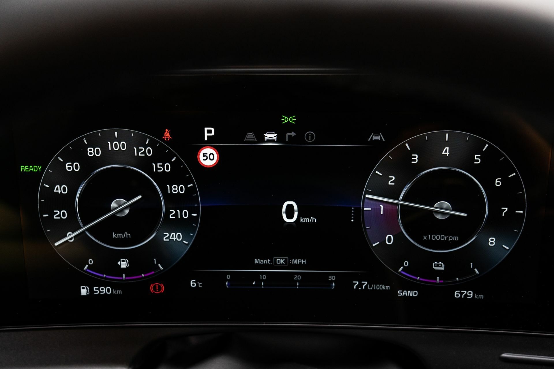 Pantalla de instrumentación del Kia Sportage mostrando la velocidad actual a 0 km/h.