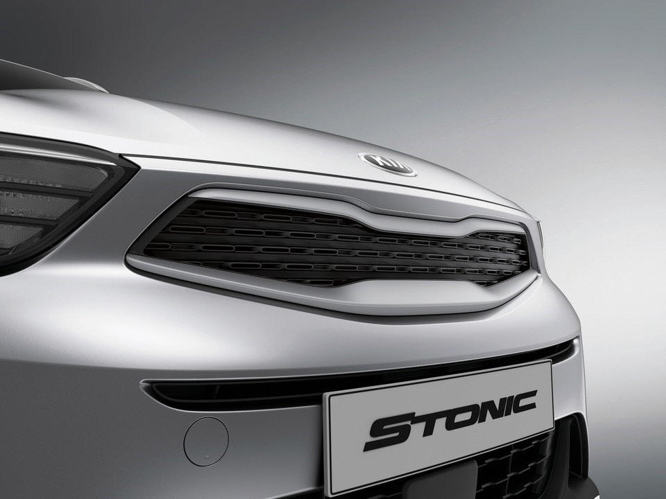 Perspectiva lateral y frontal del Kia Stonic en un vibrante color amarillo.