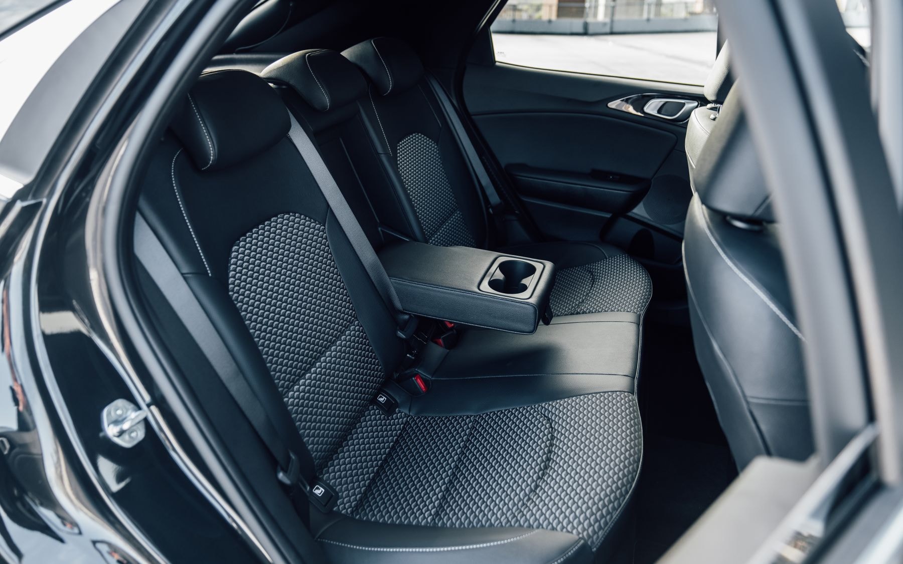 Maletero del Kia Xceed Híbrido mostrando amplitud y funcionalidad.