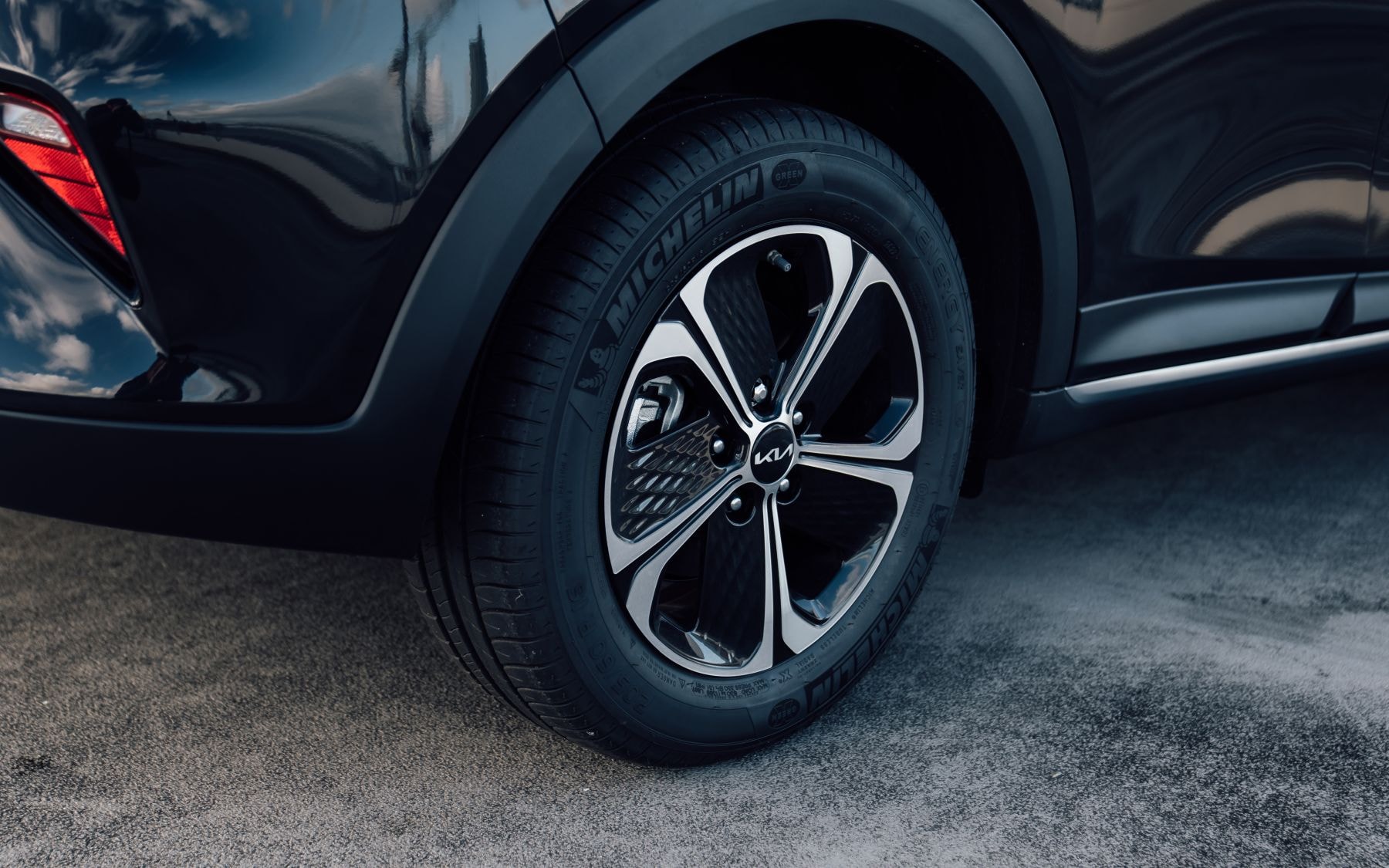 Maletero del Kia Xceed Híbrido con respaldo abatible.