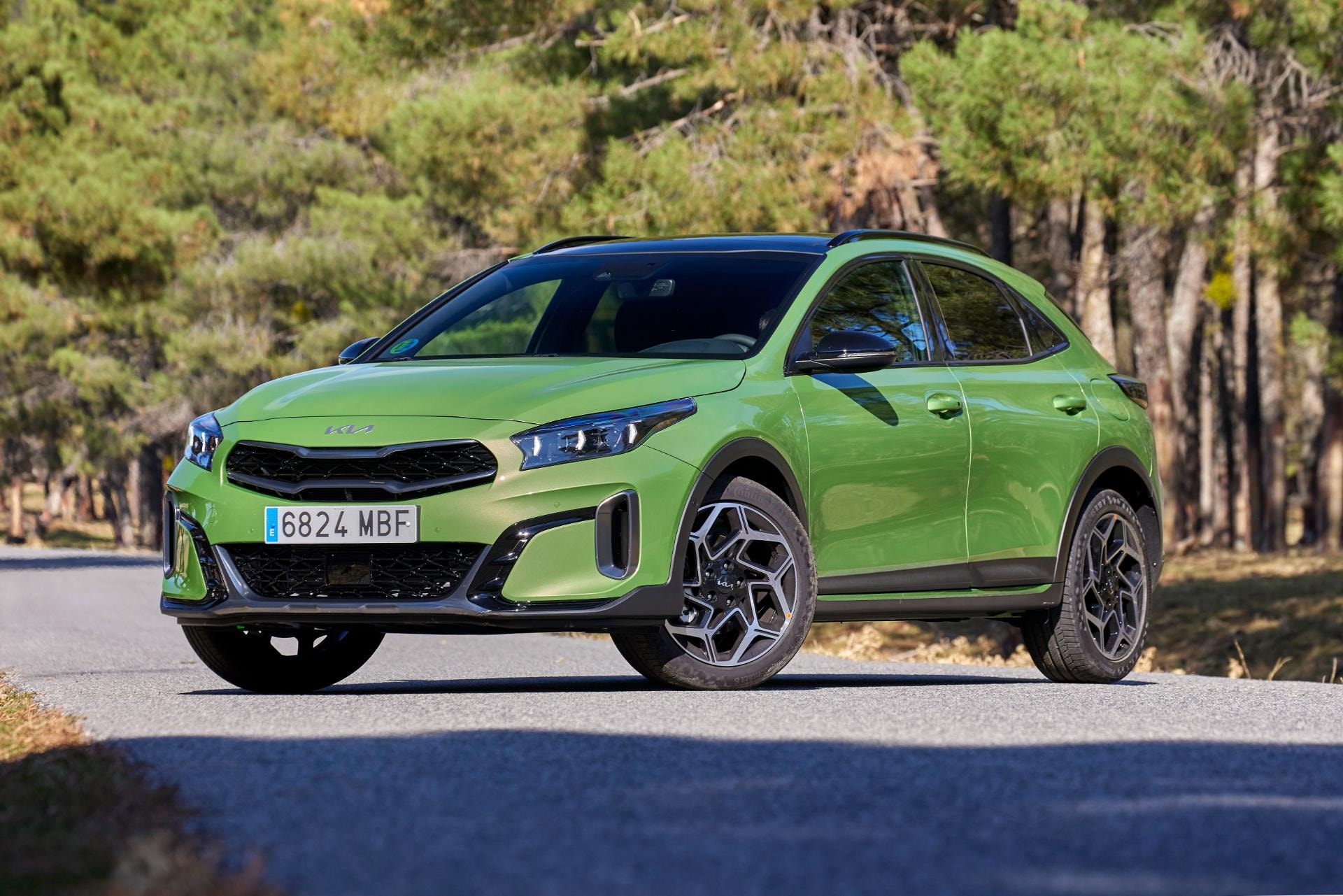 Diseño fluido y moderno del lateral del Kia Xceed Híbrido