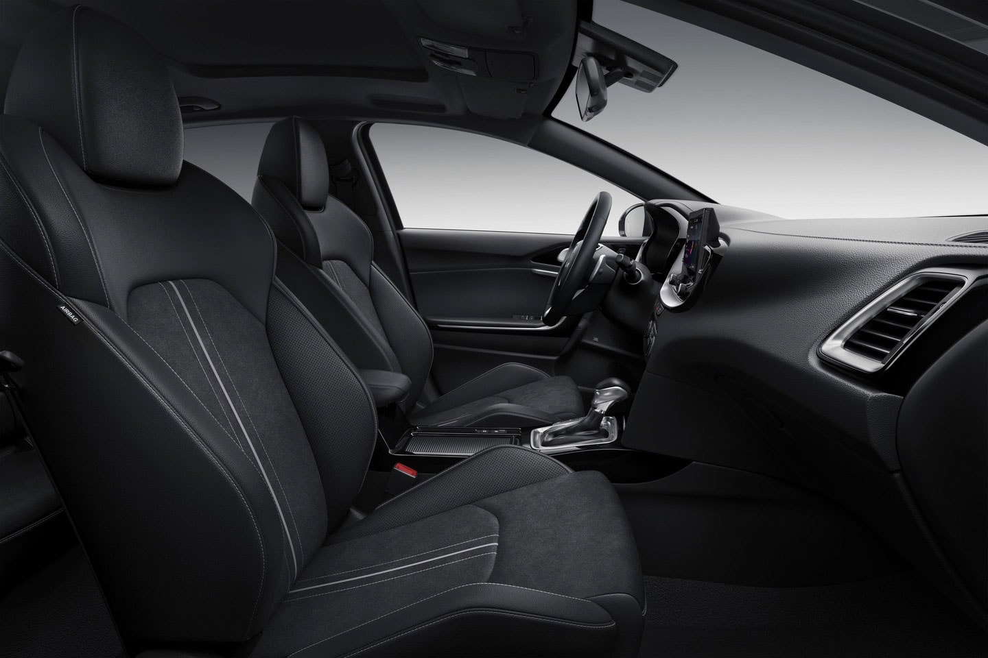 Vista lateral de los asientos y detalles interiores de calidad.