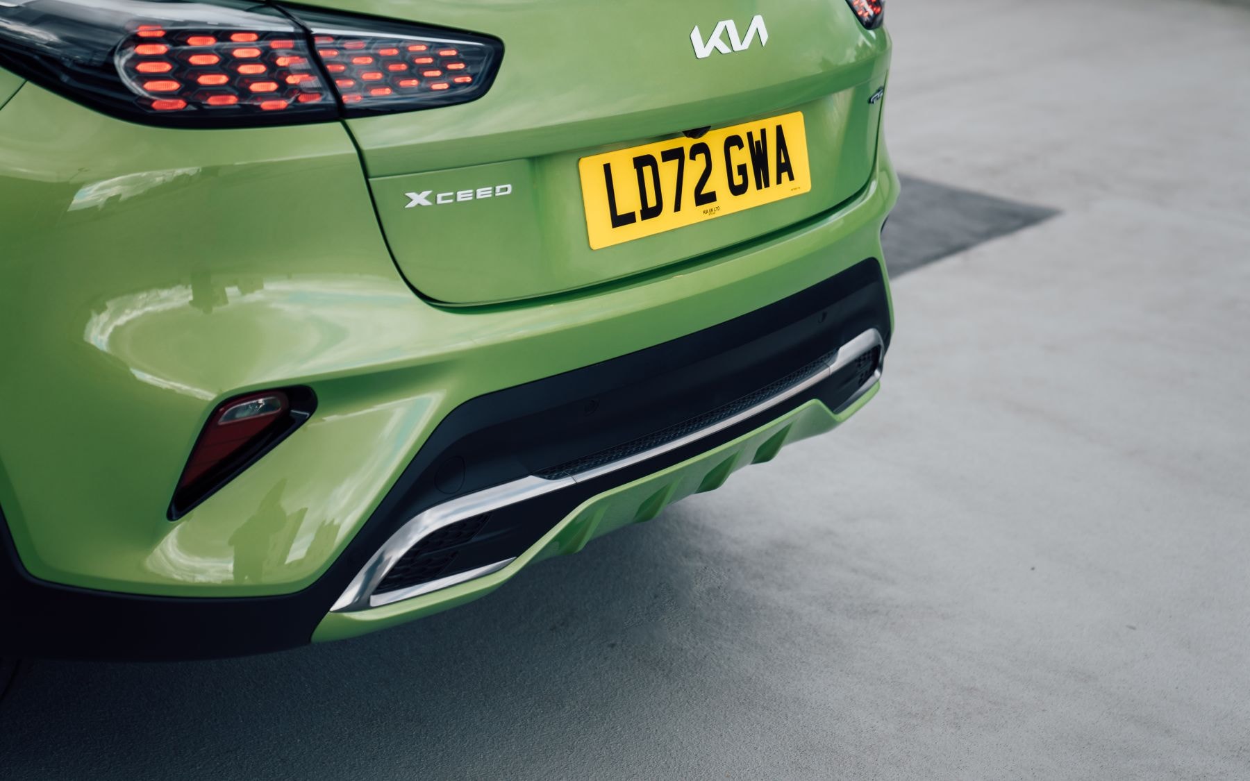 Parrilla frontal del Kia Xceed que destaca su diseño agresivo.