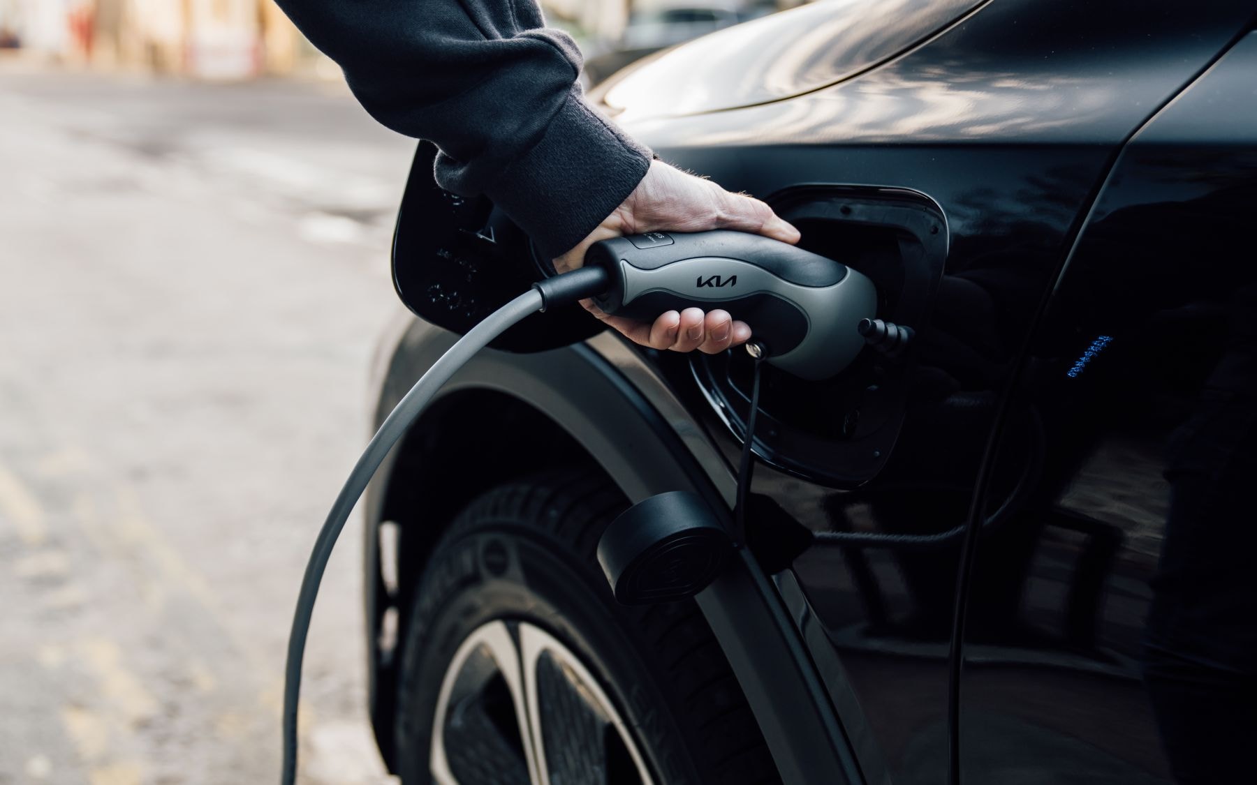 Otra vista del motor, enfatizando su configuración y componentes.