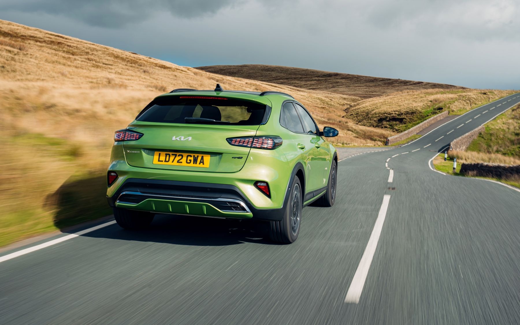 Rueda del Kia Xceed con detalles del diseño de llanta.