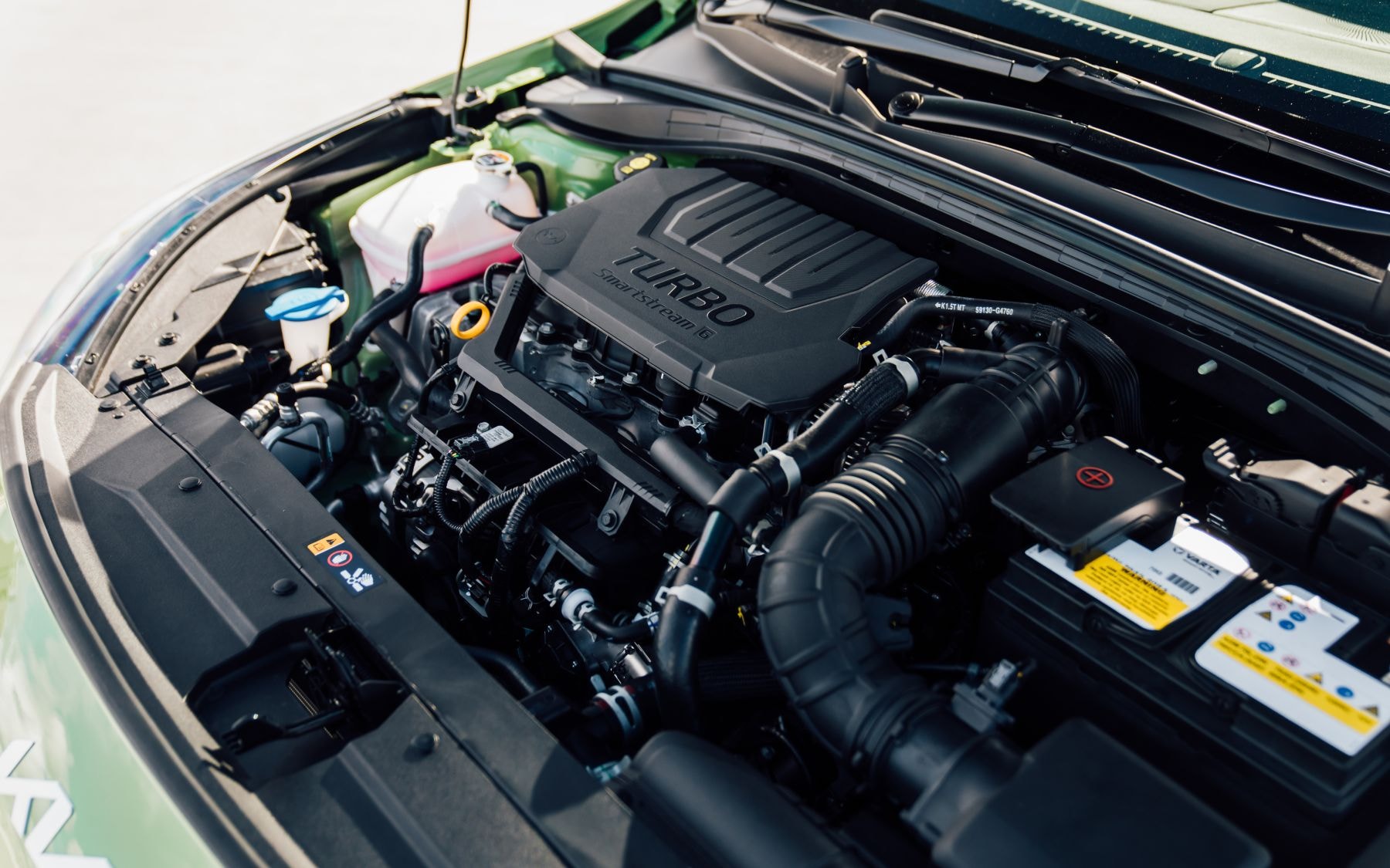 Rueda del Kia Xceed, destacando su diseño atractivo.