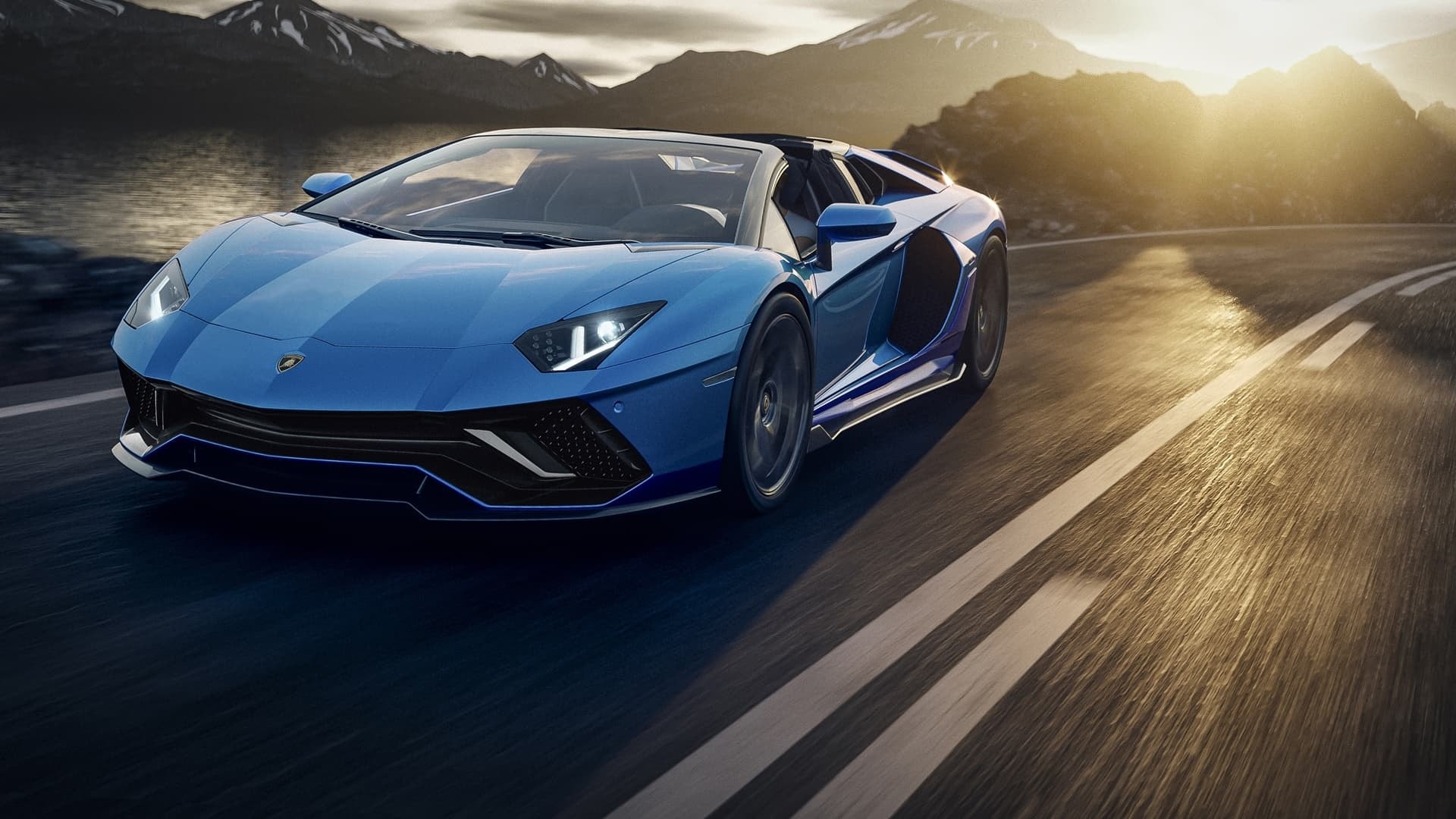 Versión cabrio del Aventador S en azul, destacando su perfil convertible.