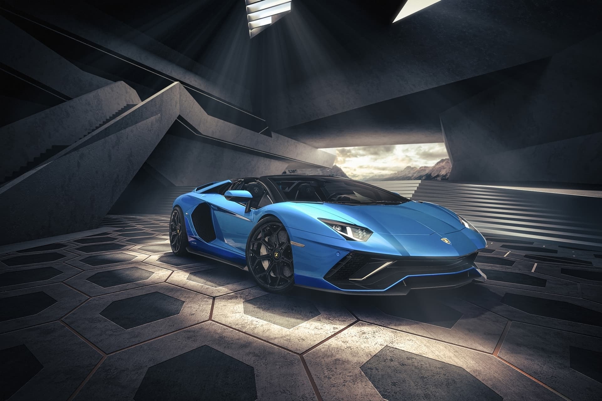 El Aventador S posando como una escultura moderna bajo una luz dramática.