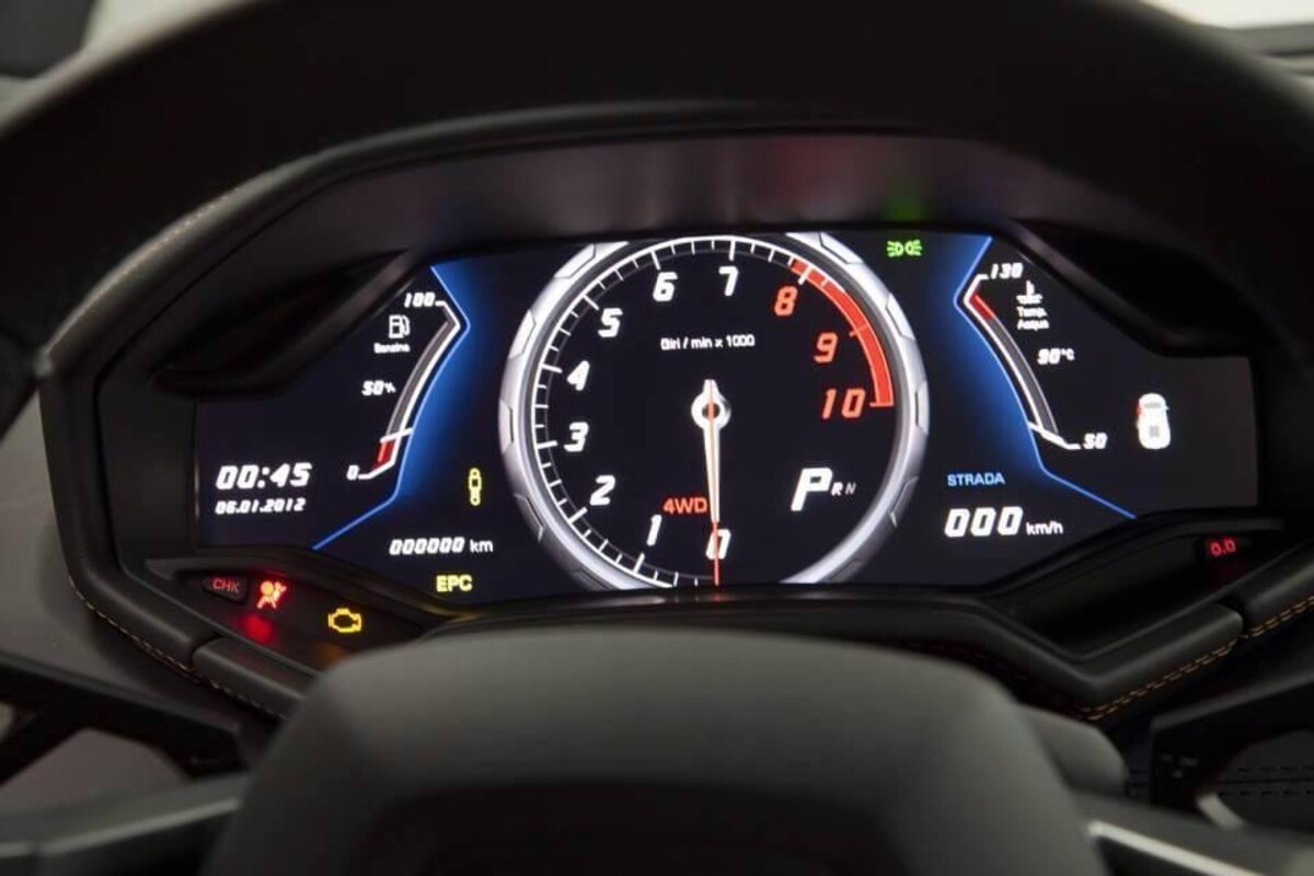 Panel de instrumentos digitales del Lamborghini Huracán Evo Spyder. Panel de instrumentos digitales del Lamborghini Huracán Evo Spyder.