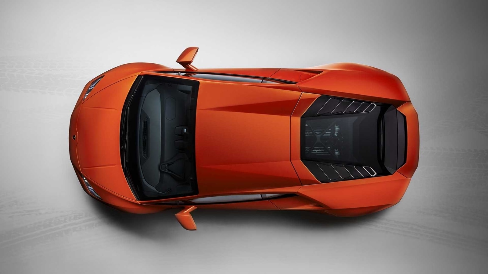 Vista superior del Lamborghini Huracán Evo, destacando su diseño aerodinámico.