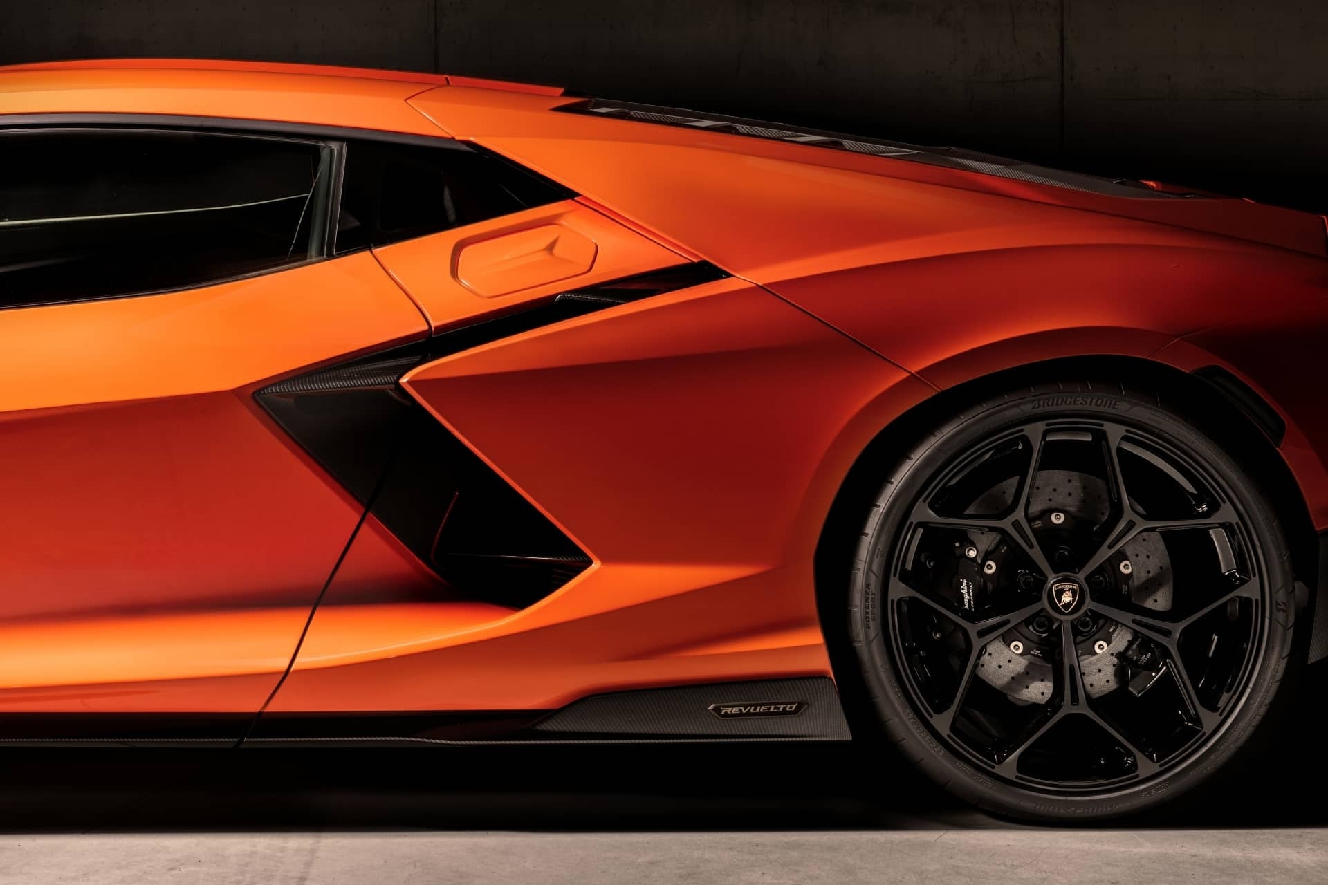 Lamborghini Revuelto