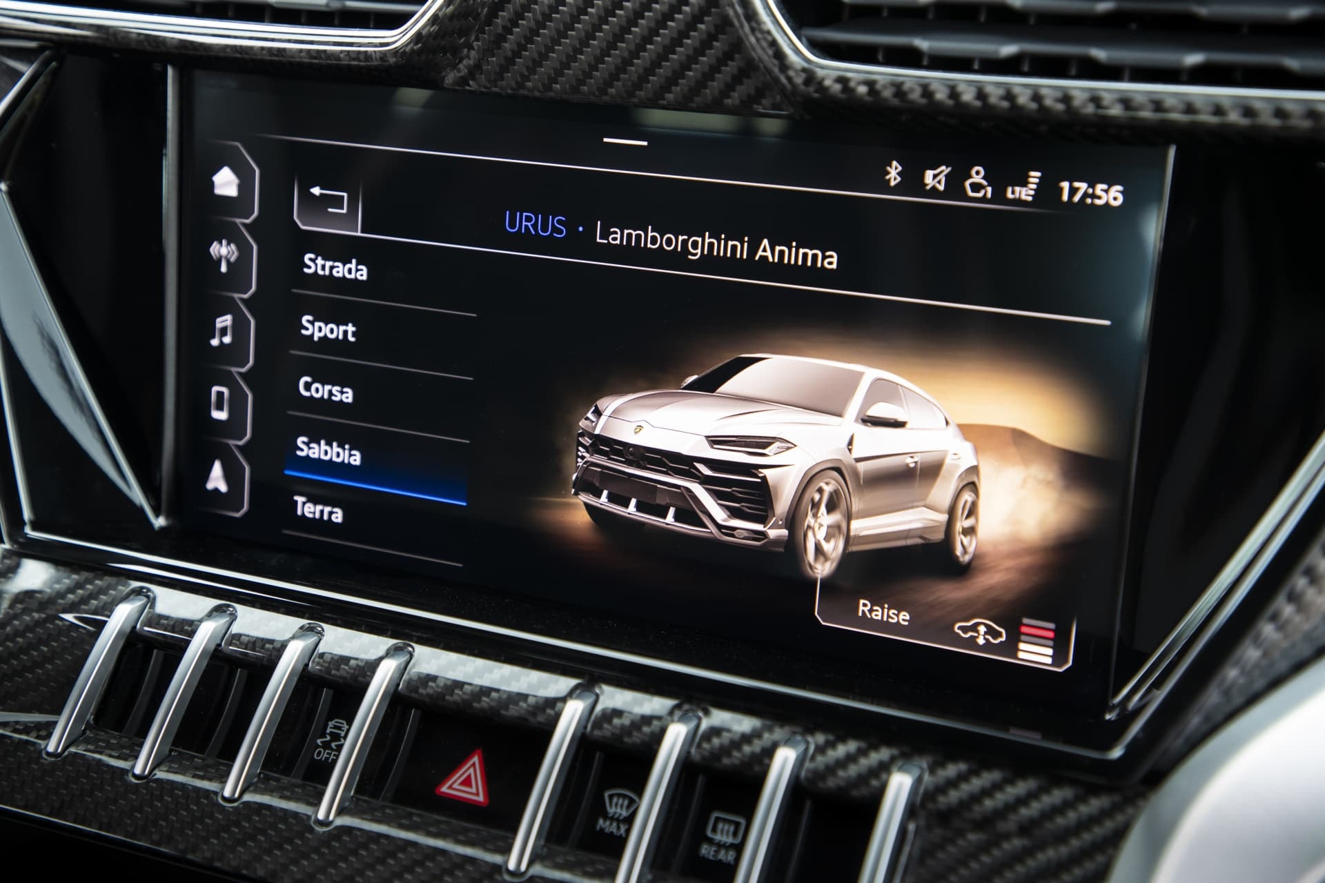 Pantalla muestra las opciones de conducción Anima del Urus.