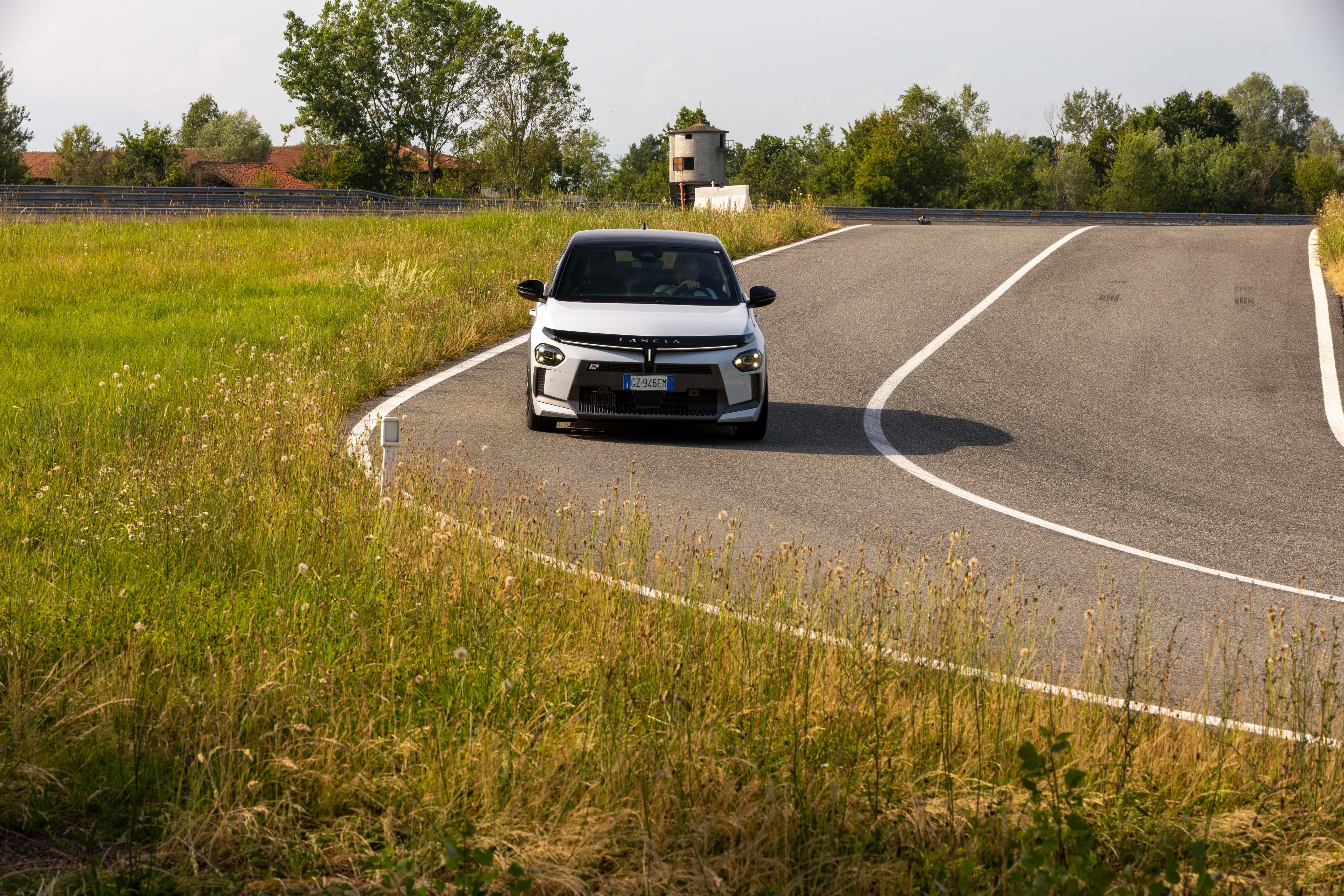 Detalle trasero del Lancia Ypsilon, un diseño que atrae miradas.