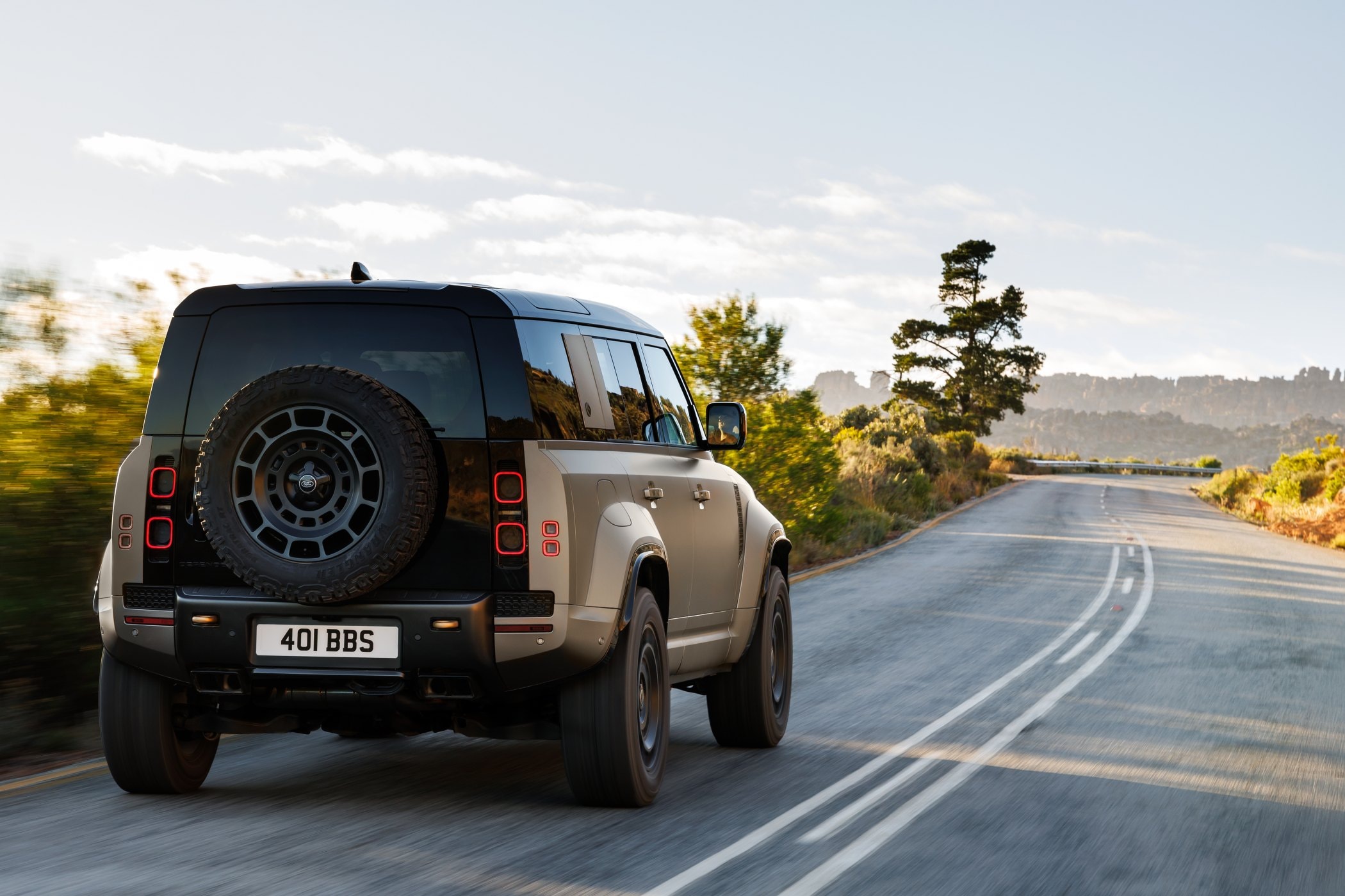 Interior elegante con un enfoque moderno en diseño y confort.