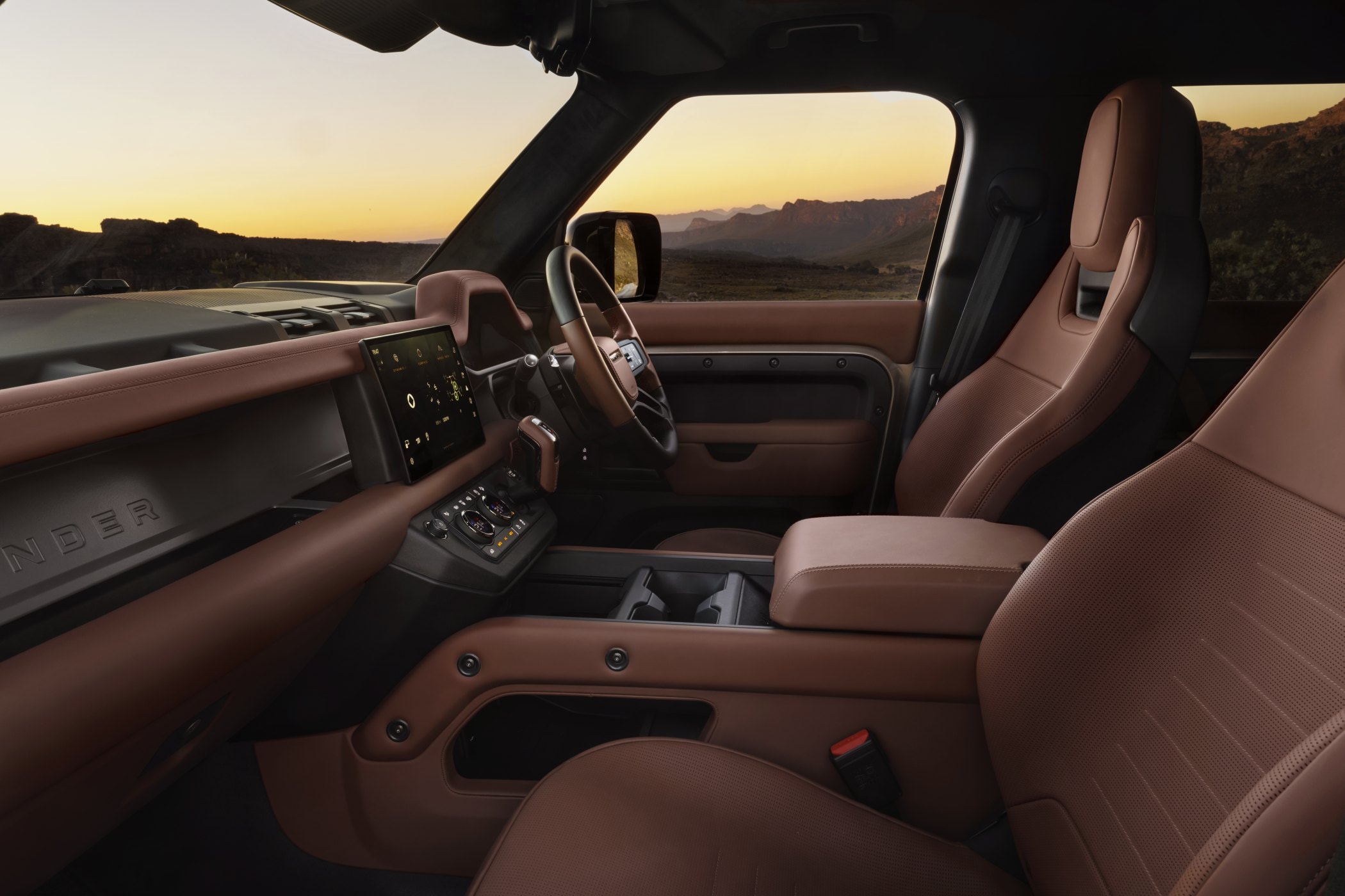 Imponente vista delantera, ideal para off-road y estilizada para la ciudad.