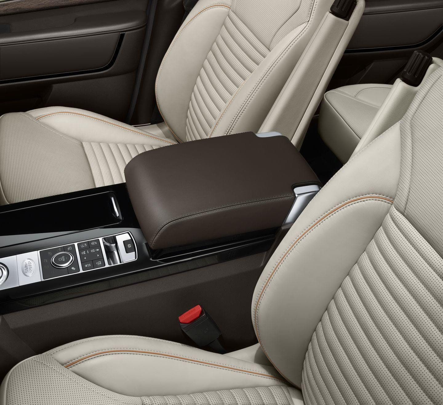 Posavasos en la consola central de los asientos traseros.