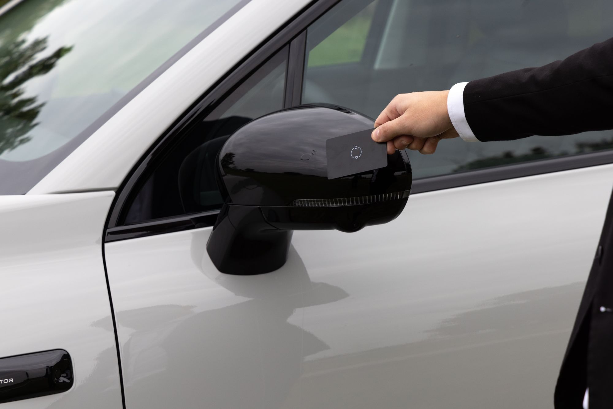 Vista frontal del Leapmotor C10 en un elegante verde.