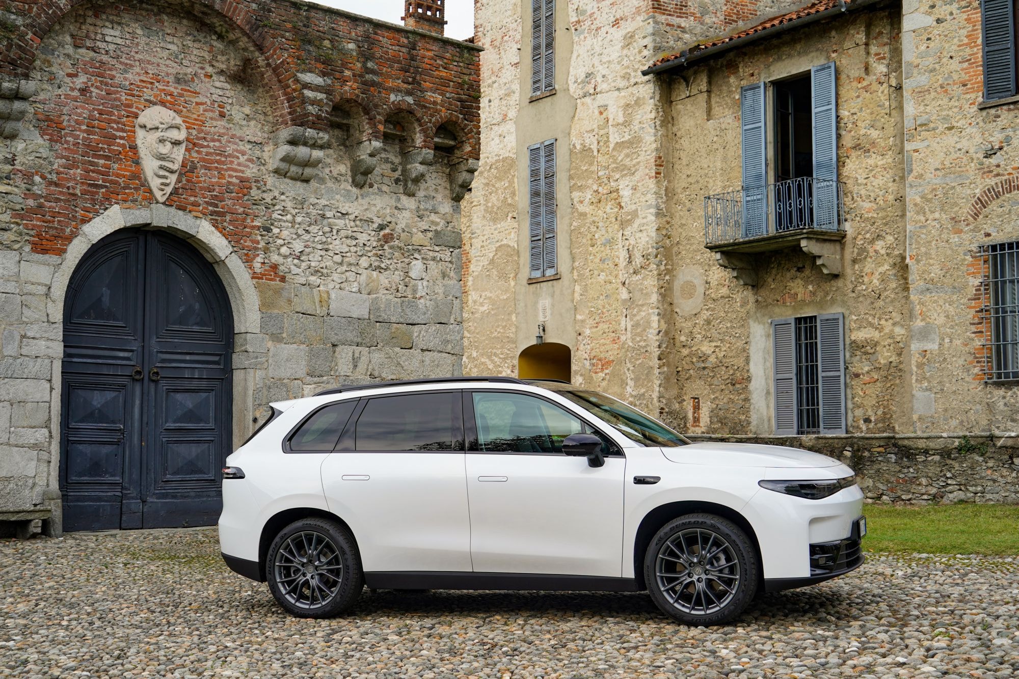 Detalle de la consola central donde se observa un sistema de pago. Ideal para un uso moderno.