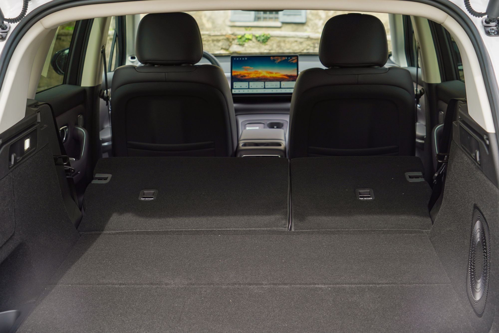 Detalle de la parte trasera del Leapmotor C10, destacando su estilo.