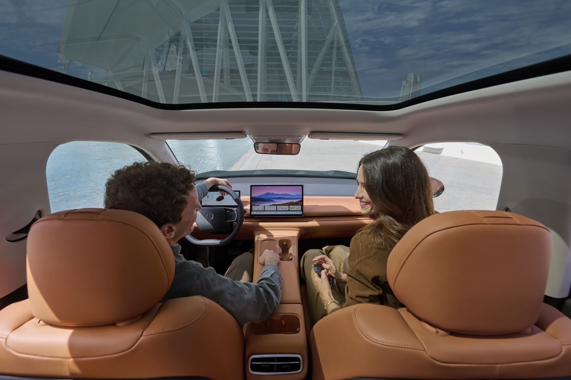 Vista lateral trasera del Leapmotor C10, elegante y moderno.