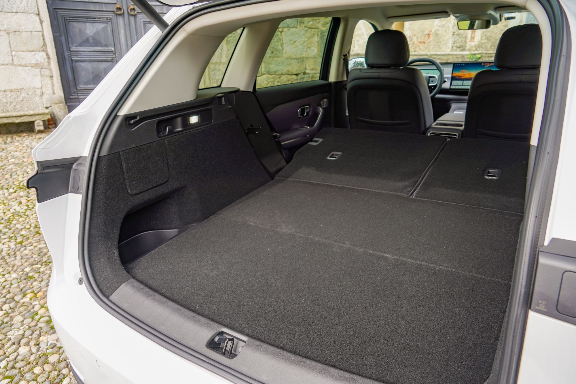 Asientos traseros del Leapmotor C10, cómodos y con buen acabado.