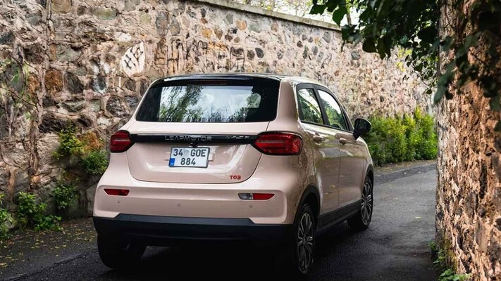 Vista del interior del Leapmotor T03, destacando el diseño moderno y funcional. Vista del interior del Leapmotor T03, destacando el diseño moderno y funcional.