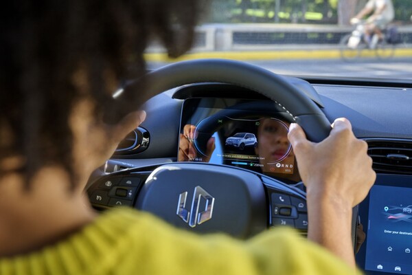 Primer plano del panel de instrumentos del Leapmotor T03 con tecnología intuitiva. Primer plano del panel de instrumentos del Leapmotor T03 con tecnología intuitiva.