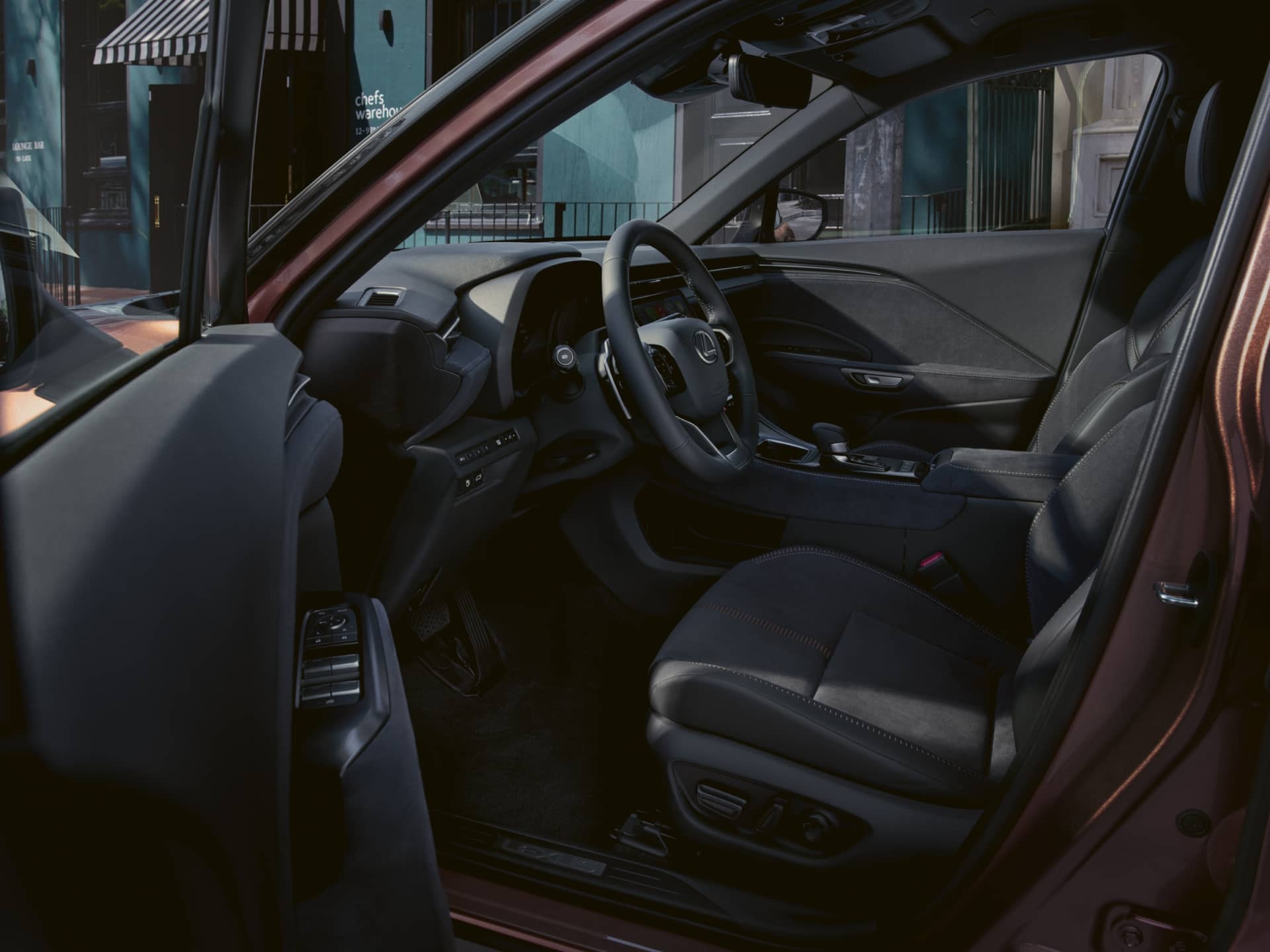 Vista global de los asientos delanteros del Lexus LBX.