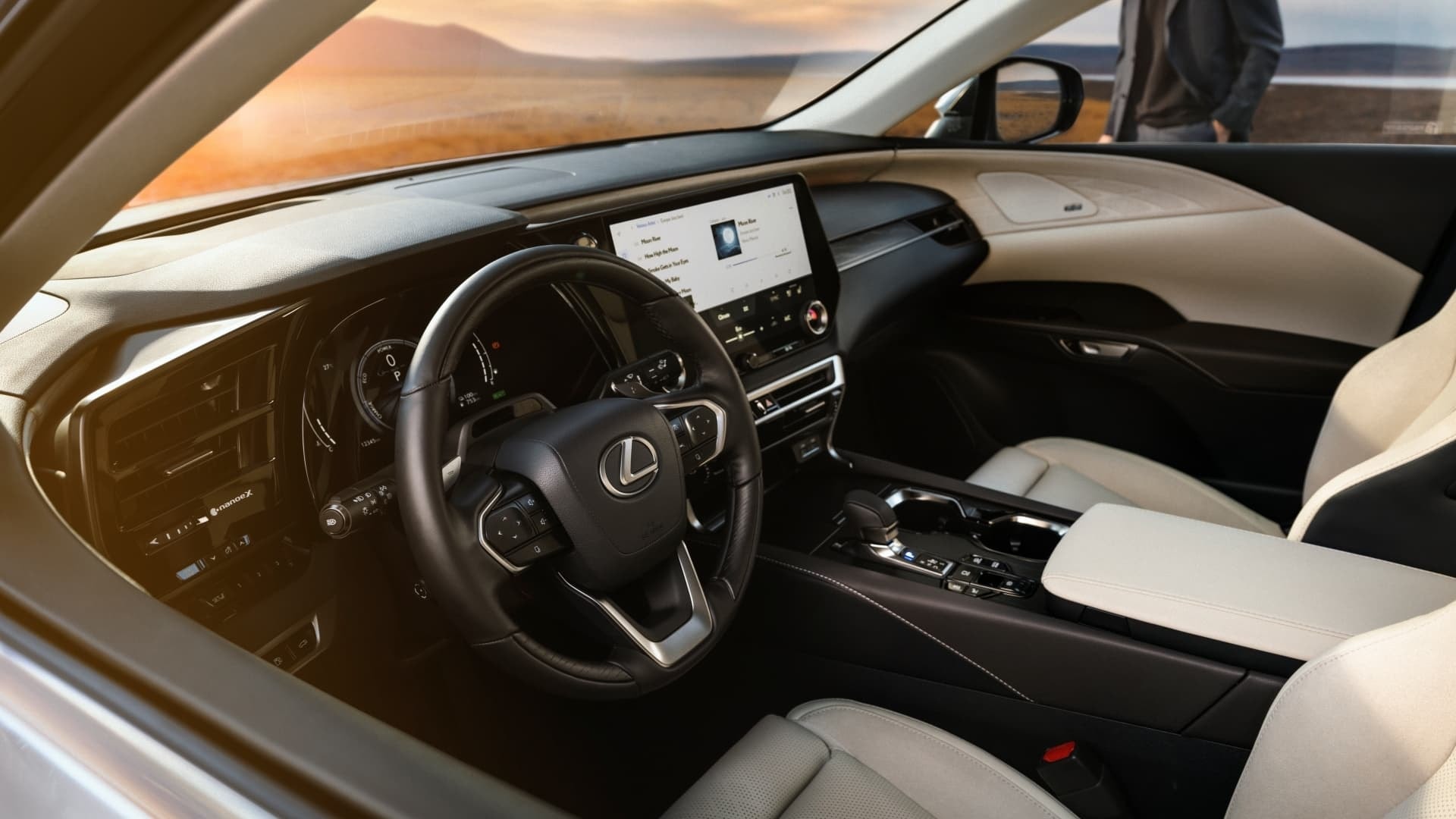 Vista del habitáculo de alta calidad y ergonómico del Lexus RX