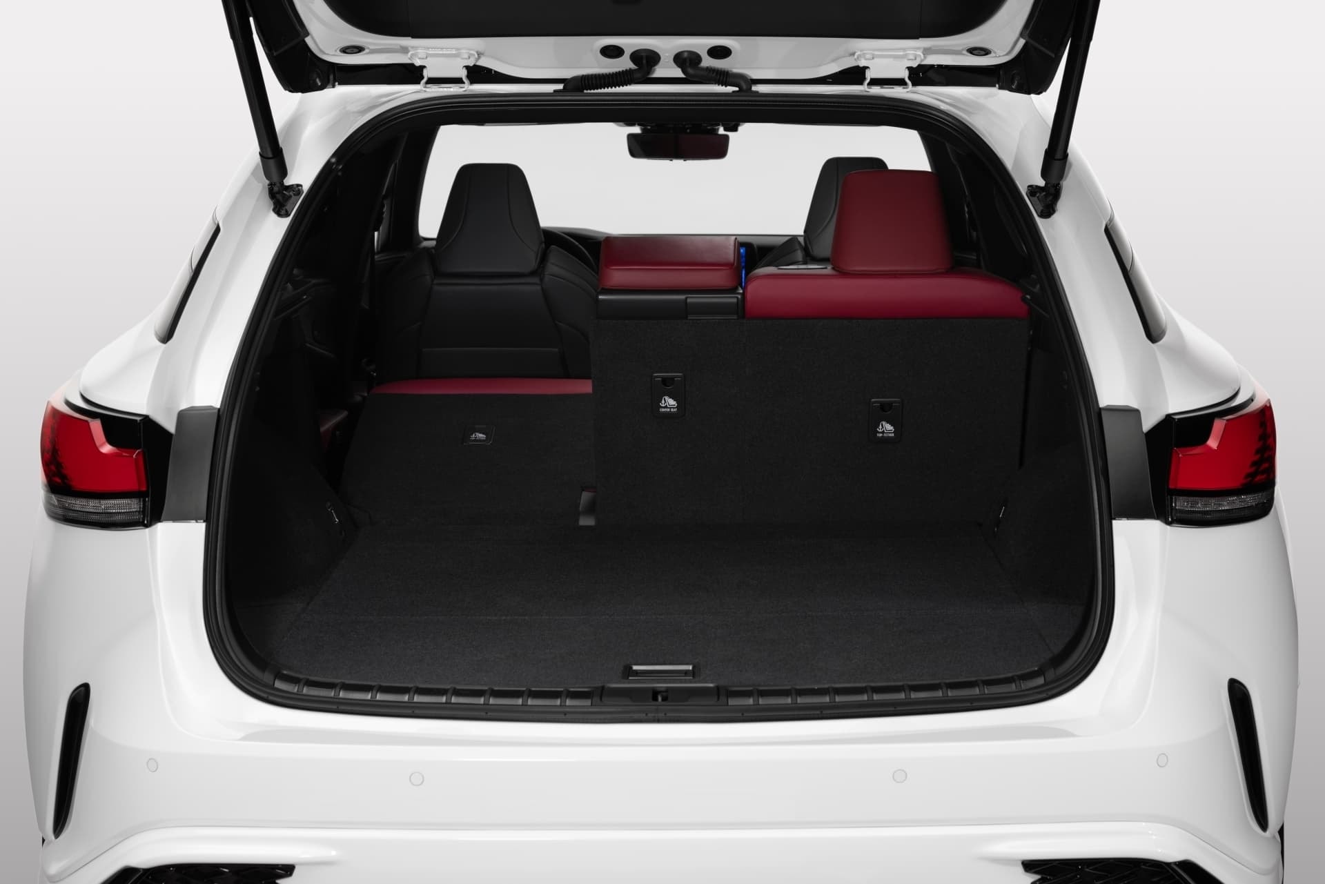 Detalle de la llanta de aleación del Lexus RX híbrido.