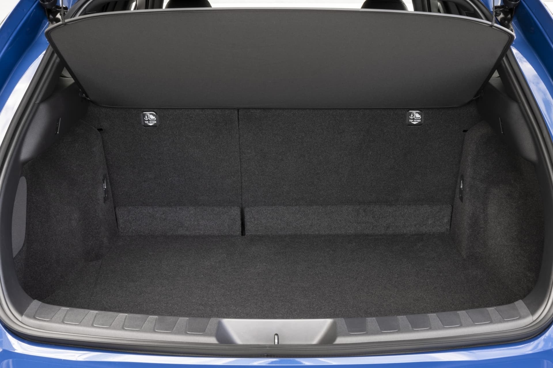 Espacio generoso en el maletero del Lexus UX, versatilidad para el día a día.