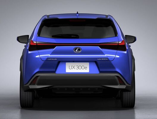 Imagen trasera del Lexus UX300e, exhibiendo líneas modernas. Imagen trasera del Lexus UX300e, exhibiendo líneas modernas.