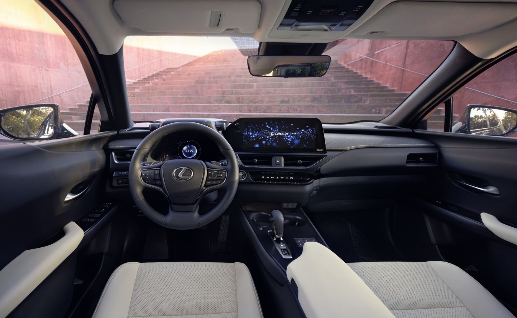 Vista del tablero de instrumentos digital y ergonómico del Lexus UX300e.