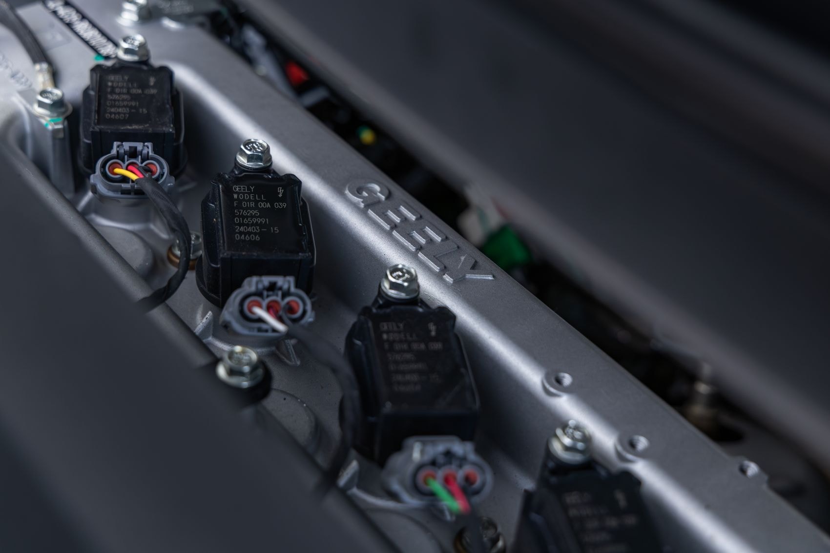 Vista del asiento trasero, mostrando su diseño ergonómico.