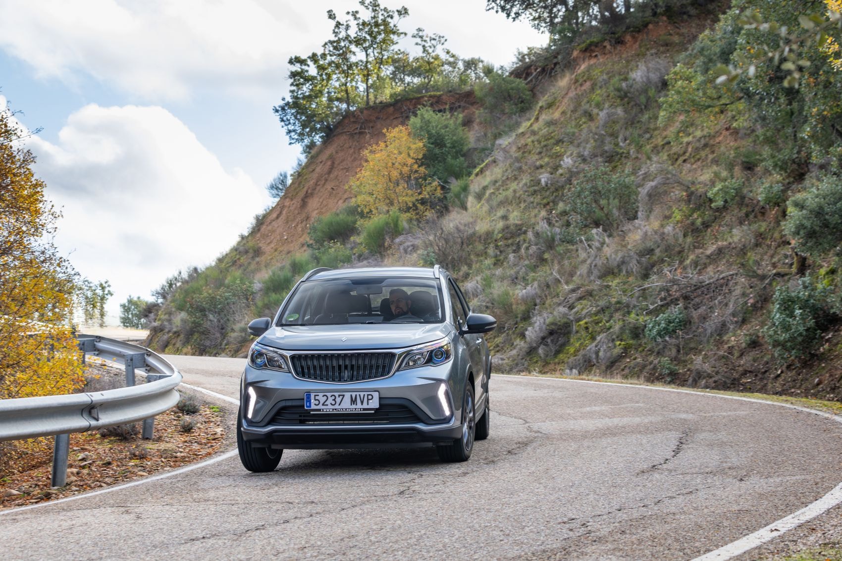 Vista lateral del Livan X3 Pro, mostrando su perfil aerodinámico.