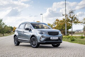 Vista frontal del Livan X3 Pro, mostrando su diseño elegante y moderno. Vista frontal del Livan X3 Pro, mostrando su diseño elegante y moderno.