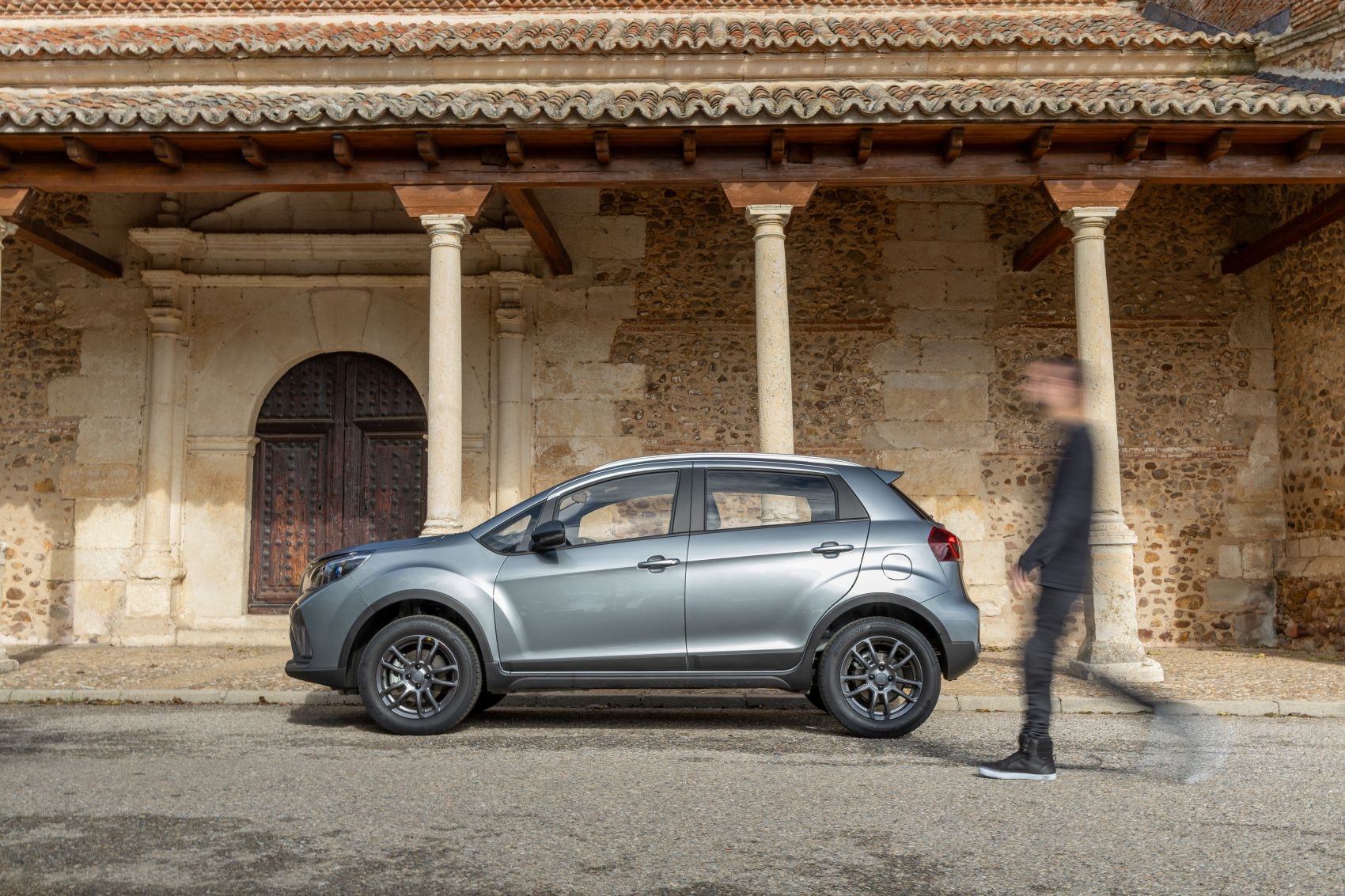 Vista frontal del Livan X3 Pro destaca su diseño robusto y moderno.