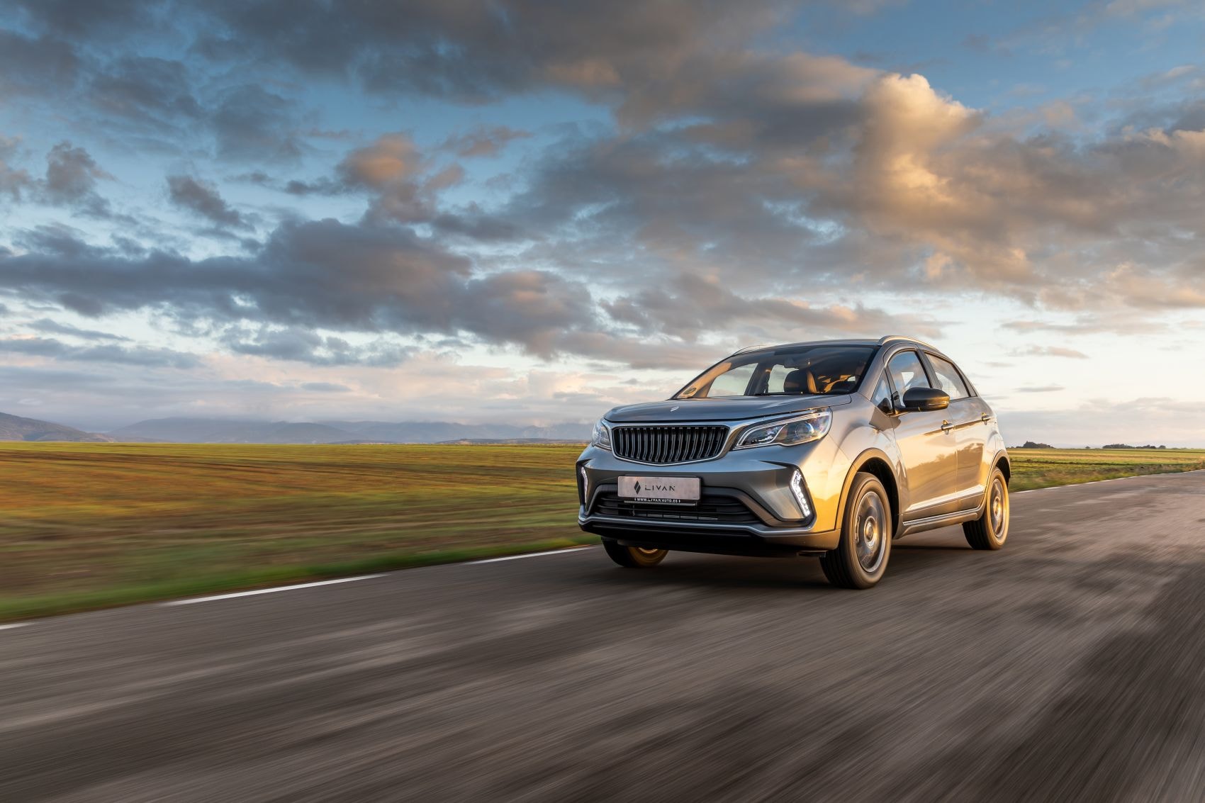 Perfil lateral del Livan X3 Pro destaca su elegancia y dinamismo.