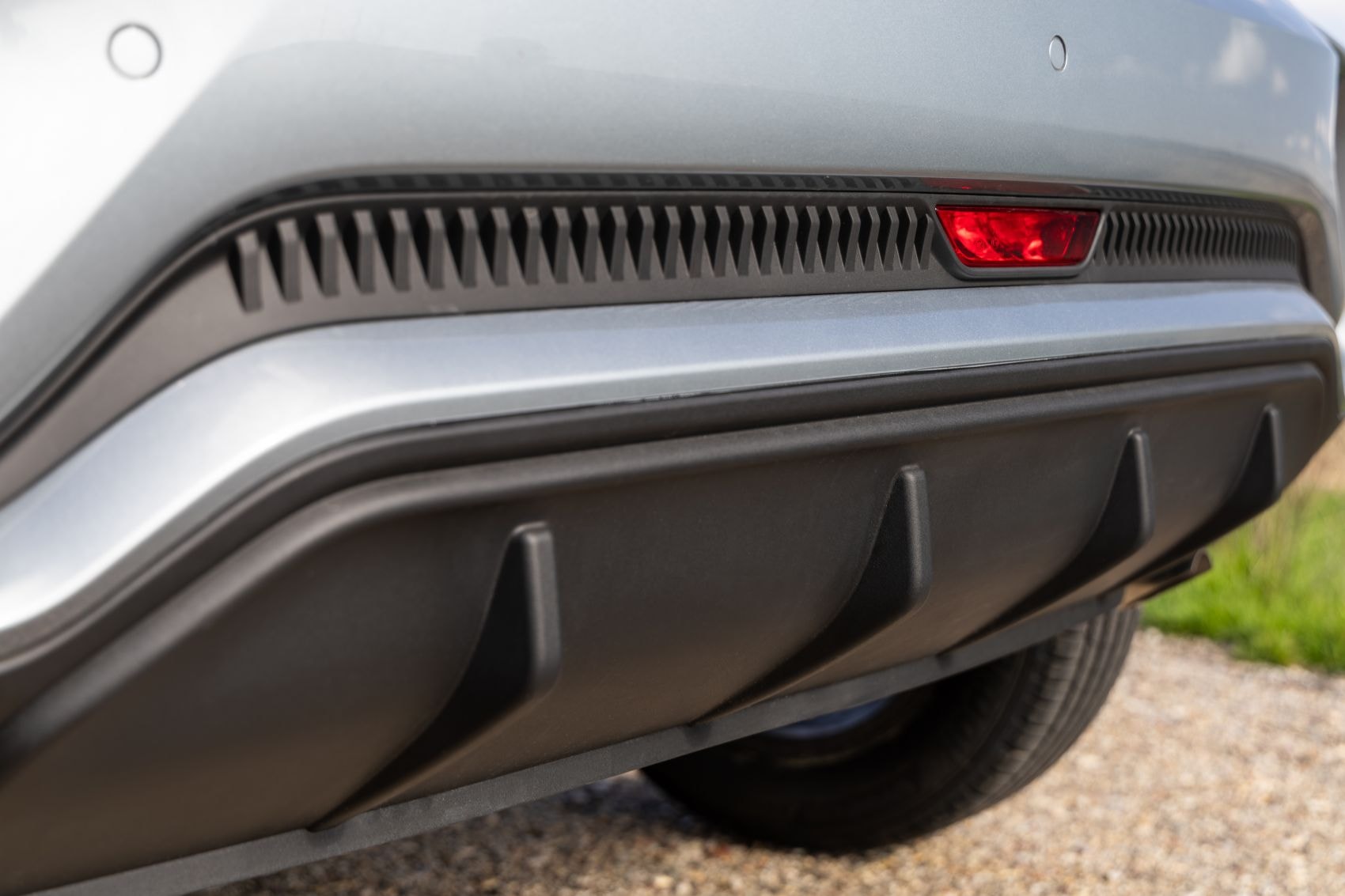 Vista del grupo de luces traseras del Livan X3 Pro.