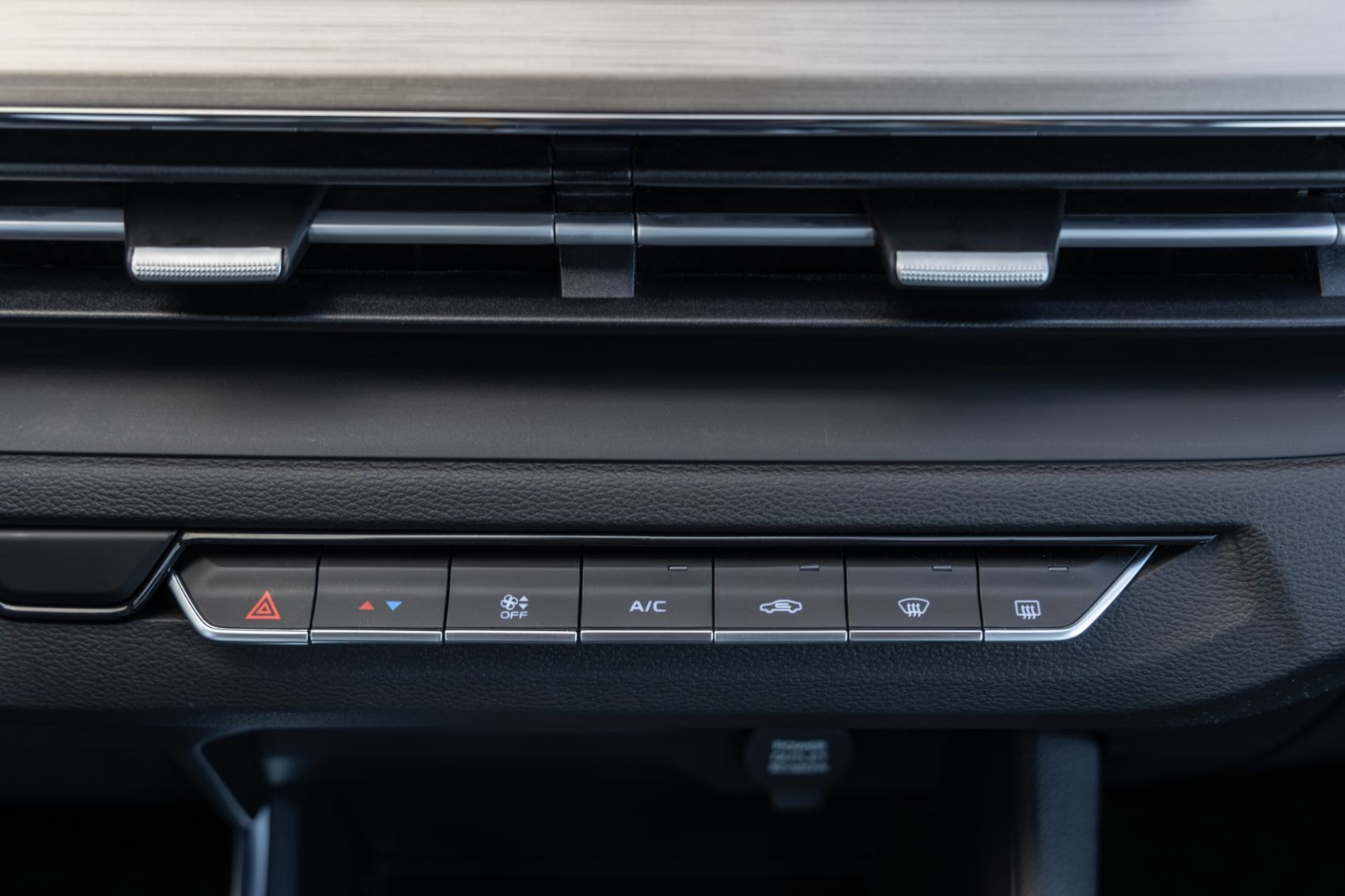 Salpicadero del Livan X3 Pro, con un diseño ergonómico y moderno.