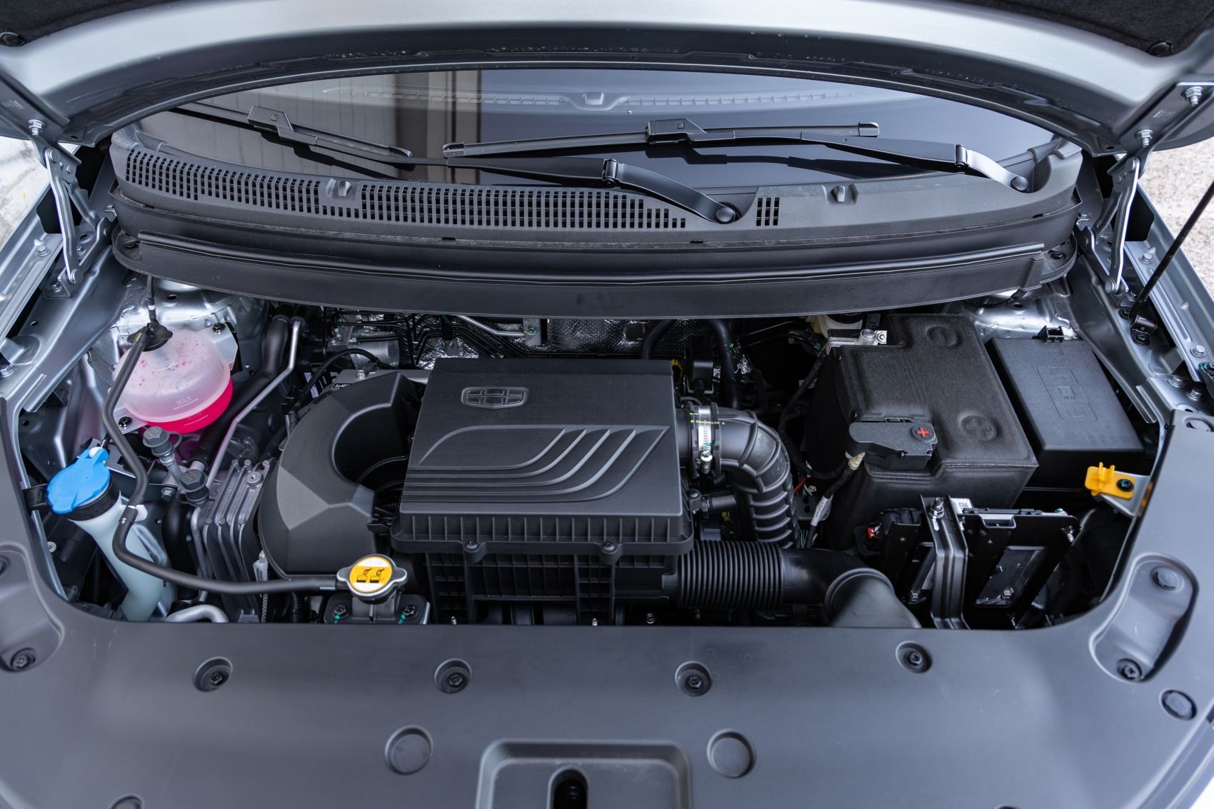 Vista detallada del motor del Livan X3 Pro, resaltando componentes.