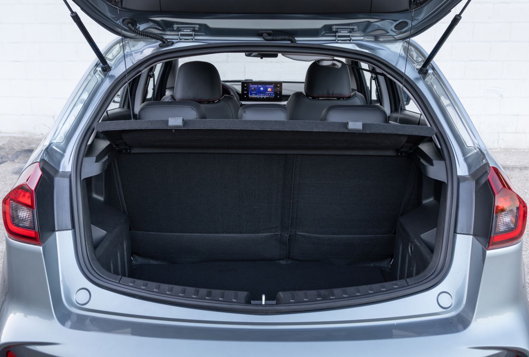 Mapa de navegación interactivo mostrado en la pantalla central.