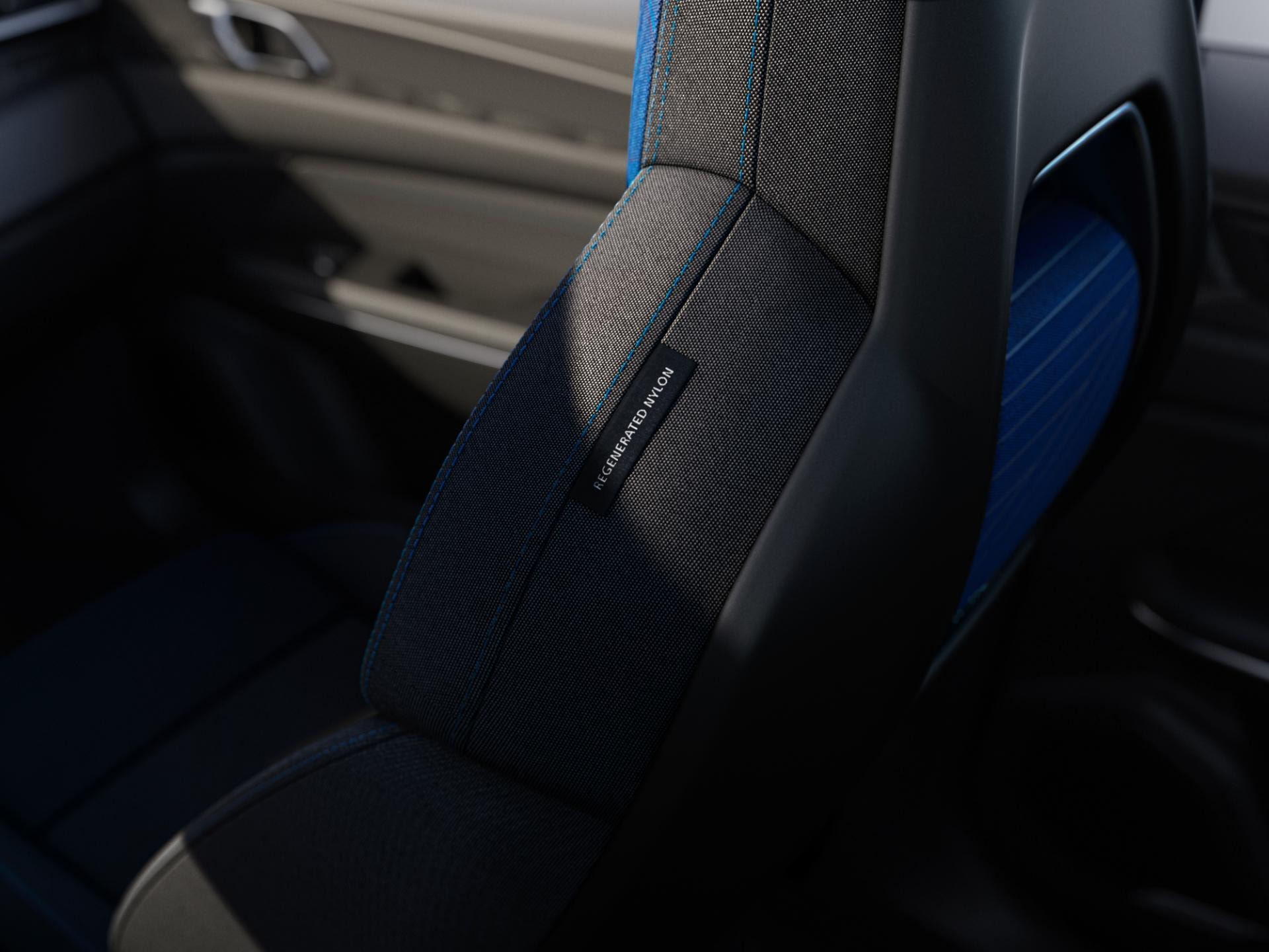 Detalle del asiento con tejido de alta calidad en Lynk & Co 01