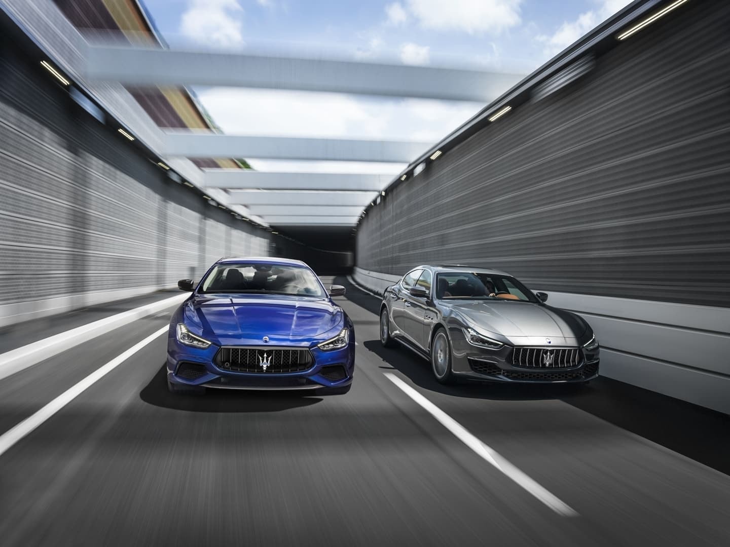 Imagen dinámica de los Maserati Ghibli capturando la esencia de su desempeño.