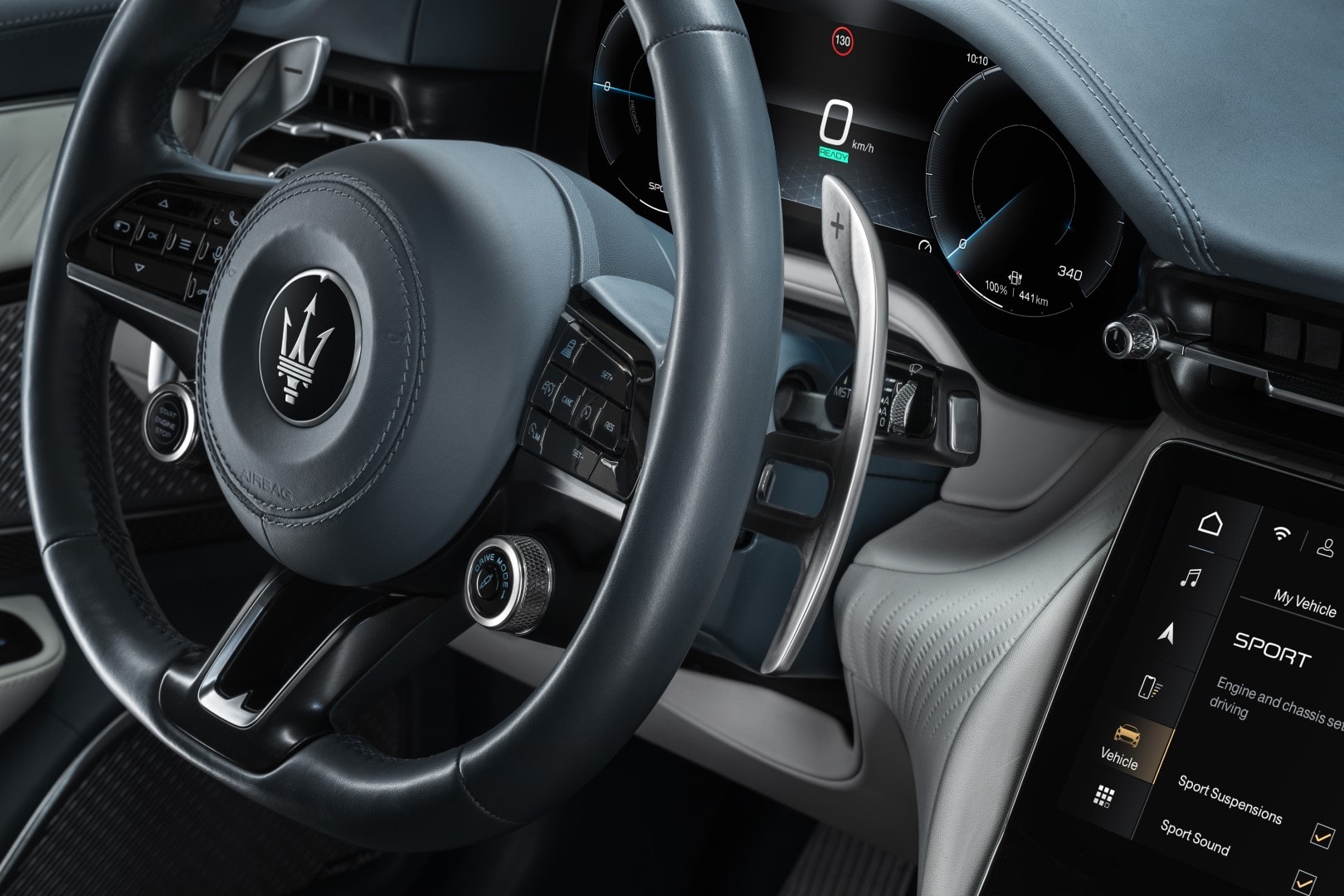 Imagen del volante y panel de instrumentos digital del GranCabrio.