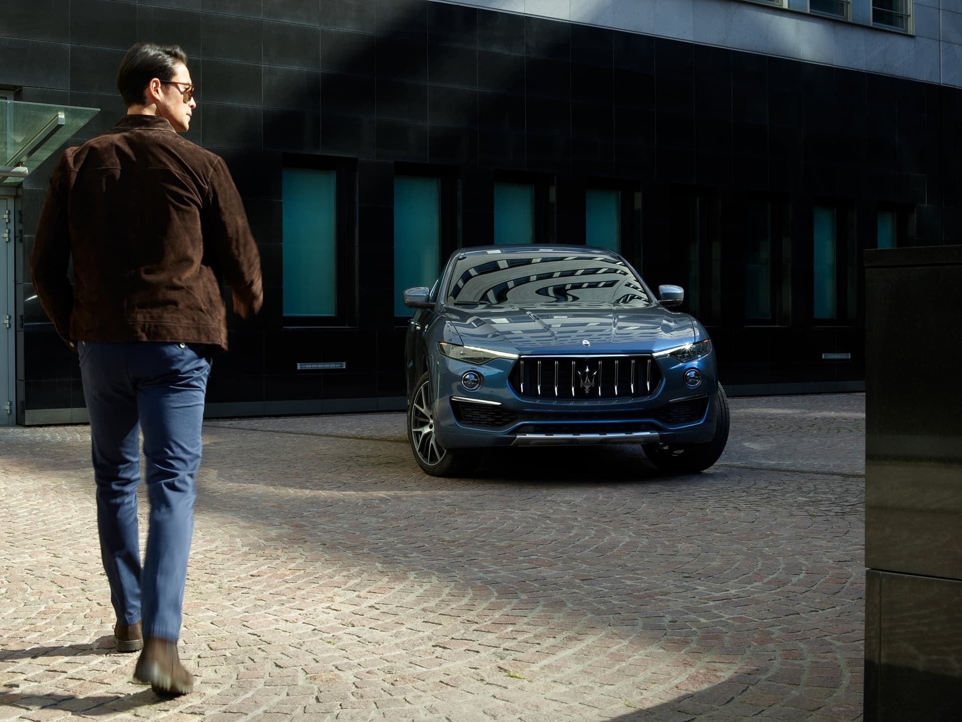 El frente del Maserati Levante reflejando lujo y deportividad.