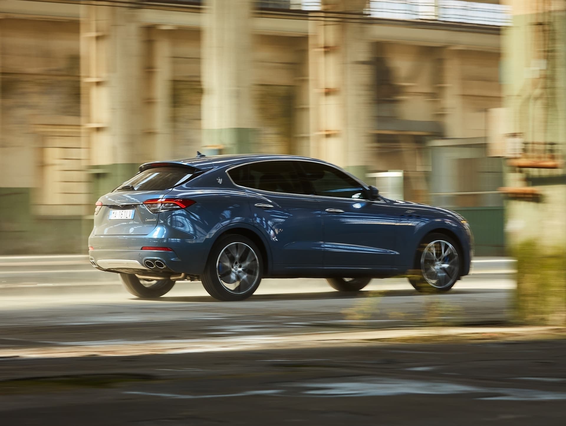 El Levante en acción, demostrando su potencia y capacidad dinámica.